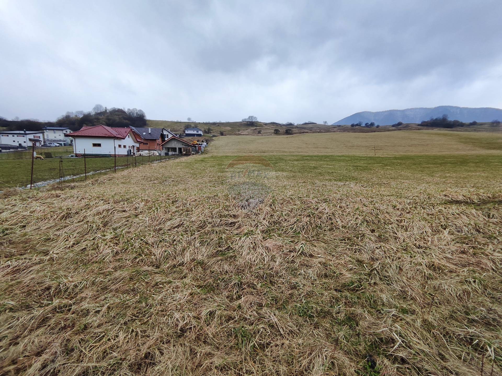 Predaj pozemku,1139 m2,Veličná