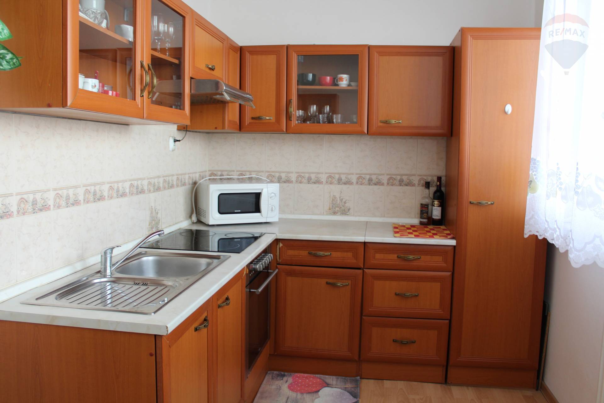 RE/MAX Elite ponúka na prenájom pekný 1 izbový byt na Martinčekovej ul.