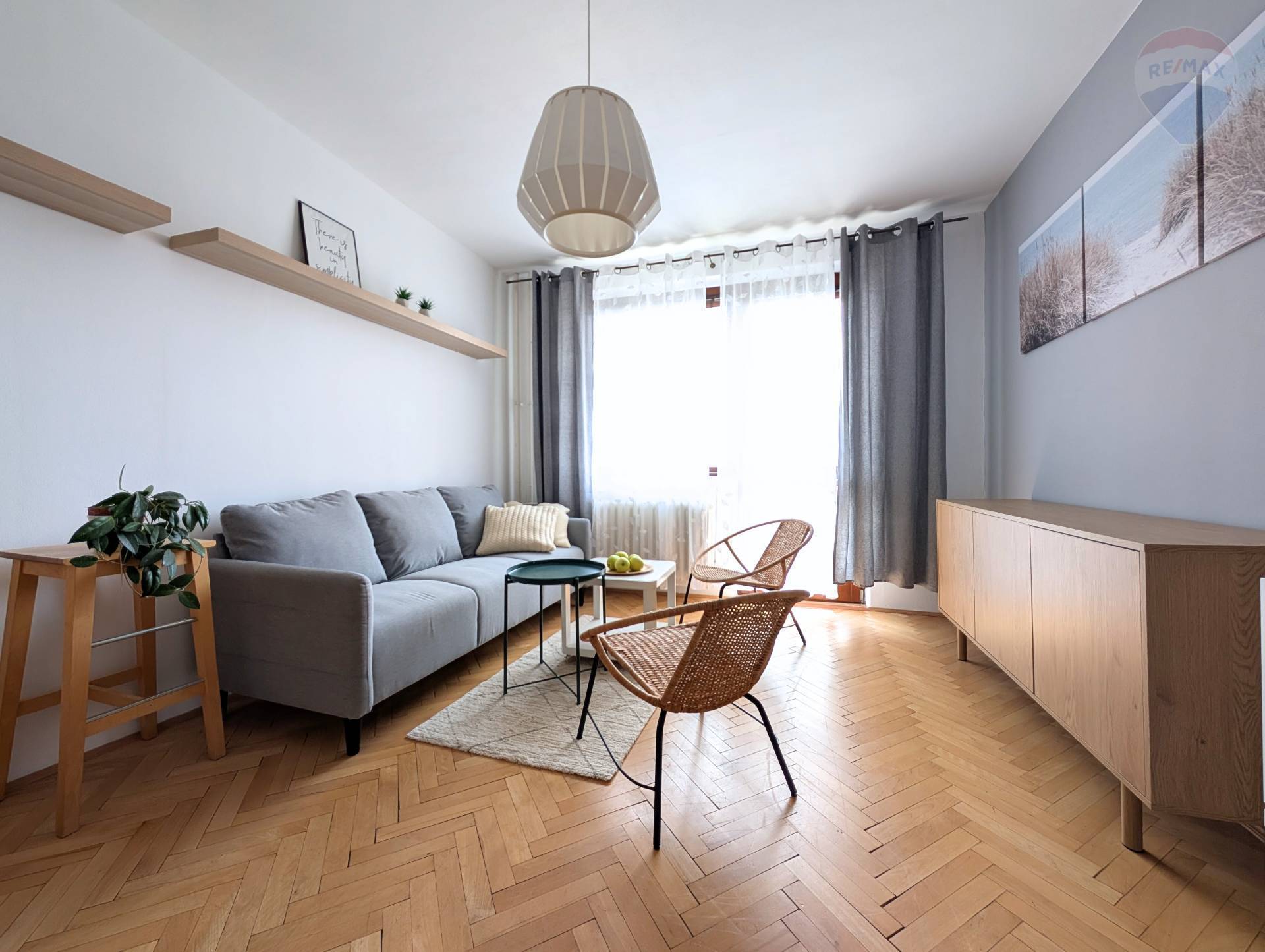 PRENÁJOM – prakticky riešený 4-izbový byt s lodžiou, Bratislava – Karlova Ves 