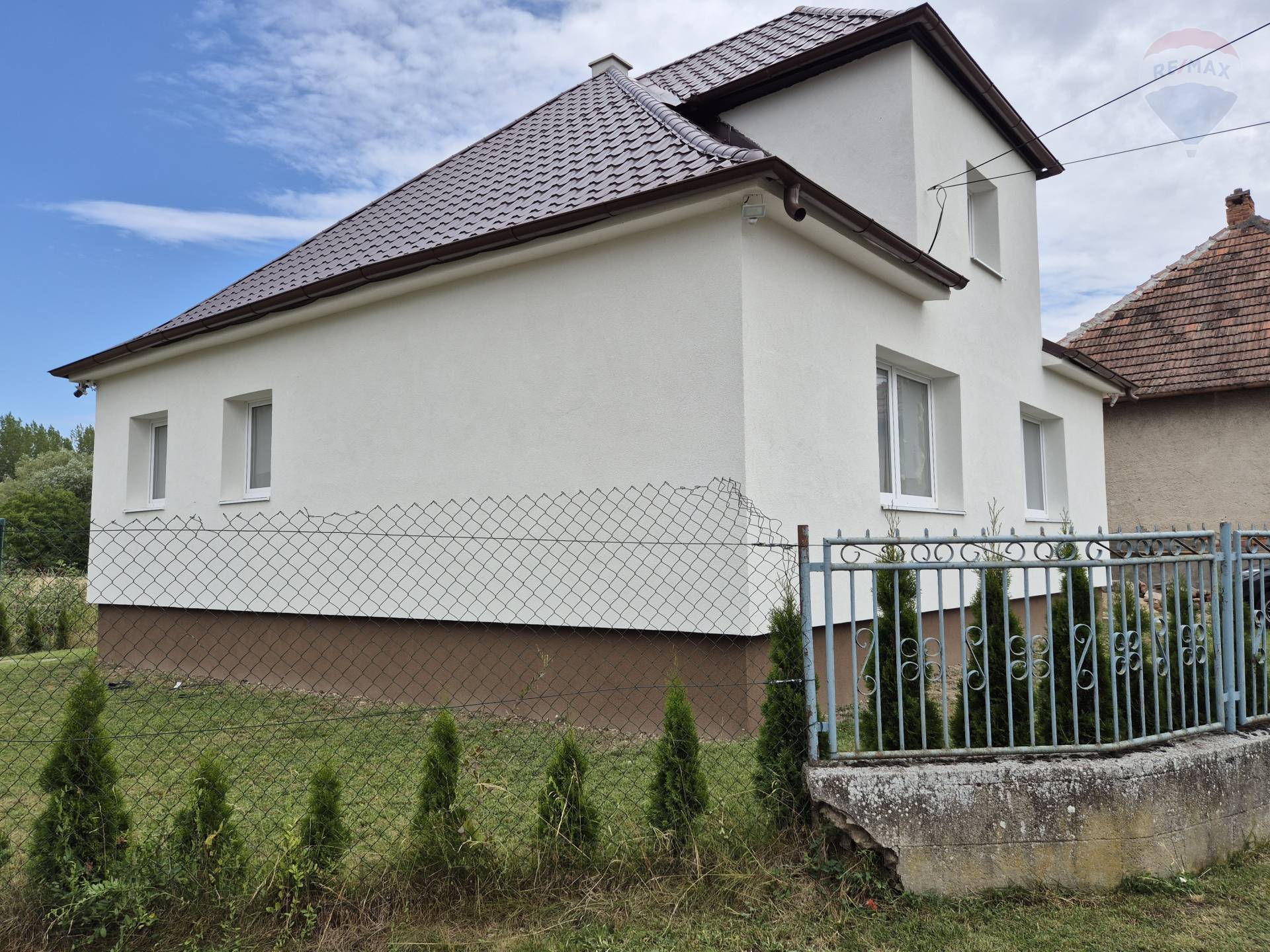 Zrekonštruovaný RD na pozemku 424 m², Komjatice