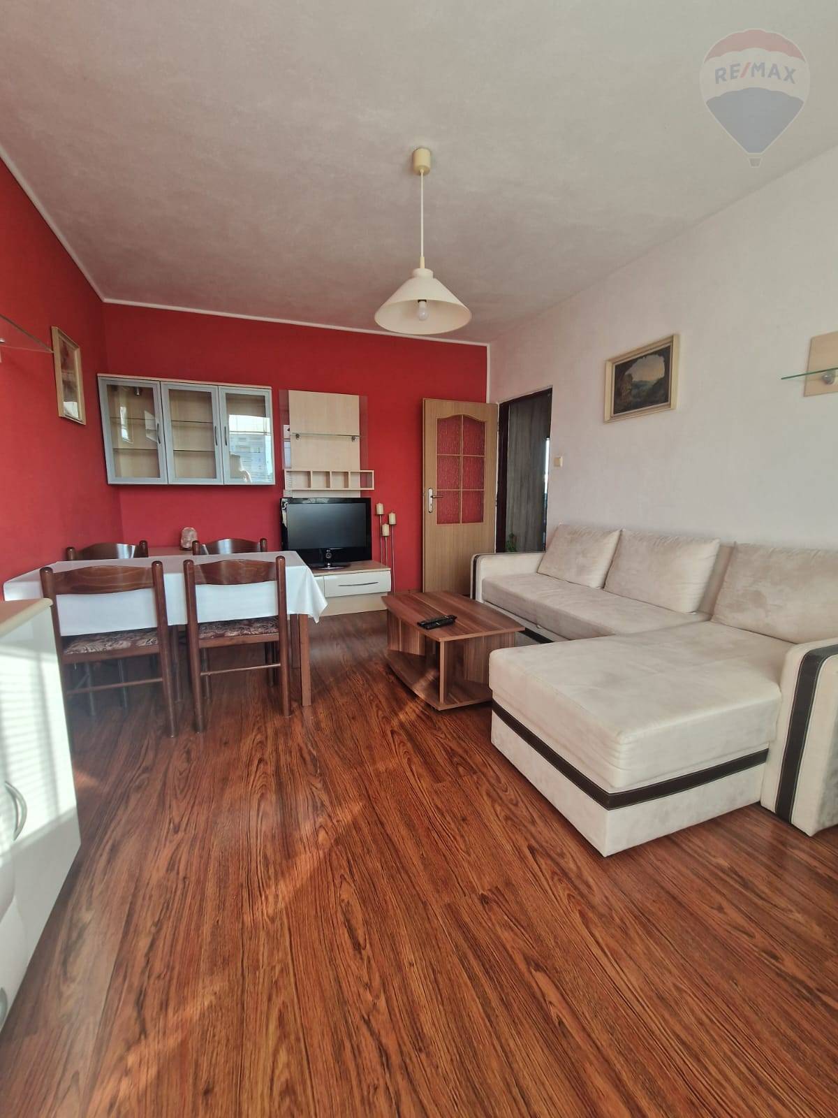 Prenájom 2,5 - izbového zariadeného bytu s balkónom Chrenová Nitra.