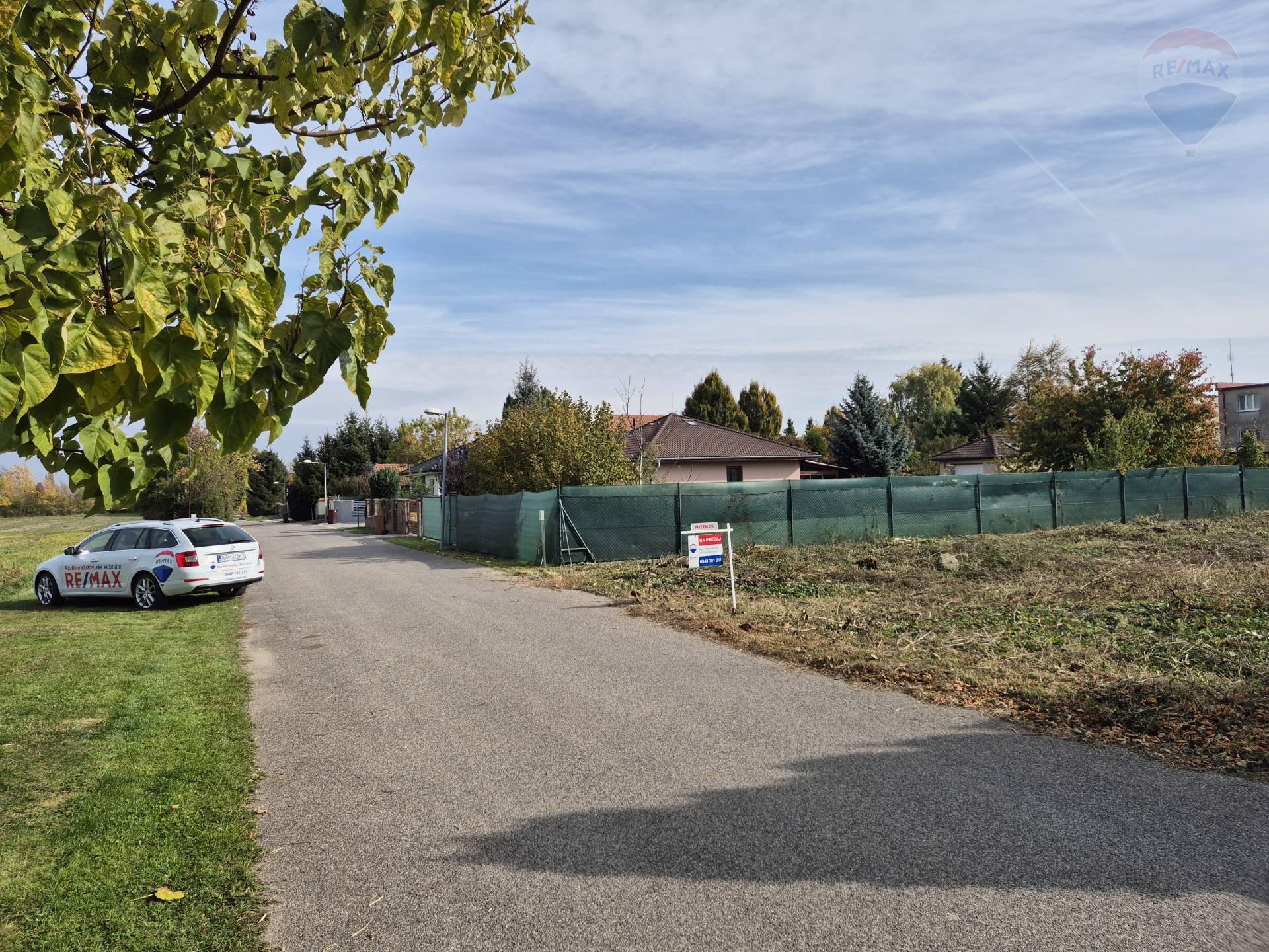 Predaj pozemku 893 m2, Ivanka pri Nitre  -