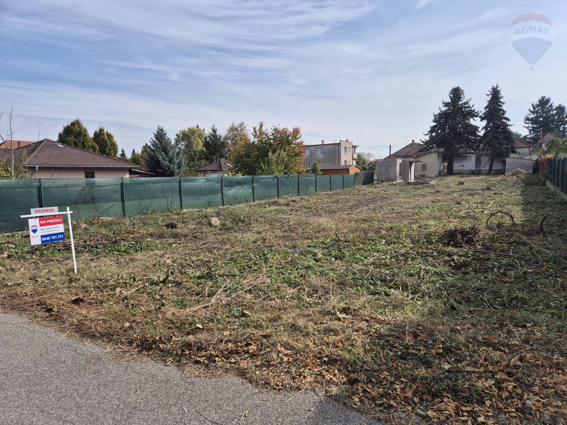 Predaj pozemku 893 m2, Ivanka pri Nitre  -