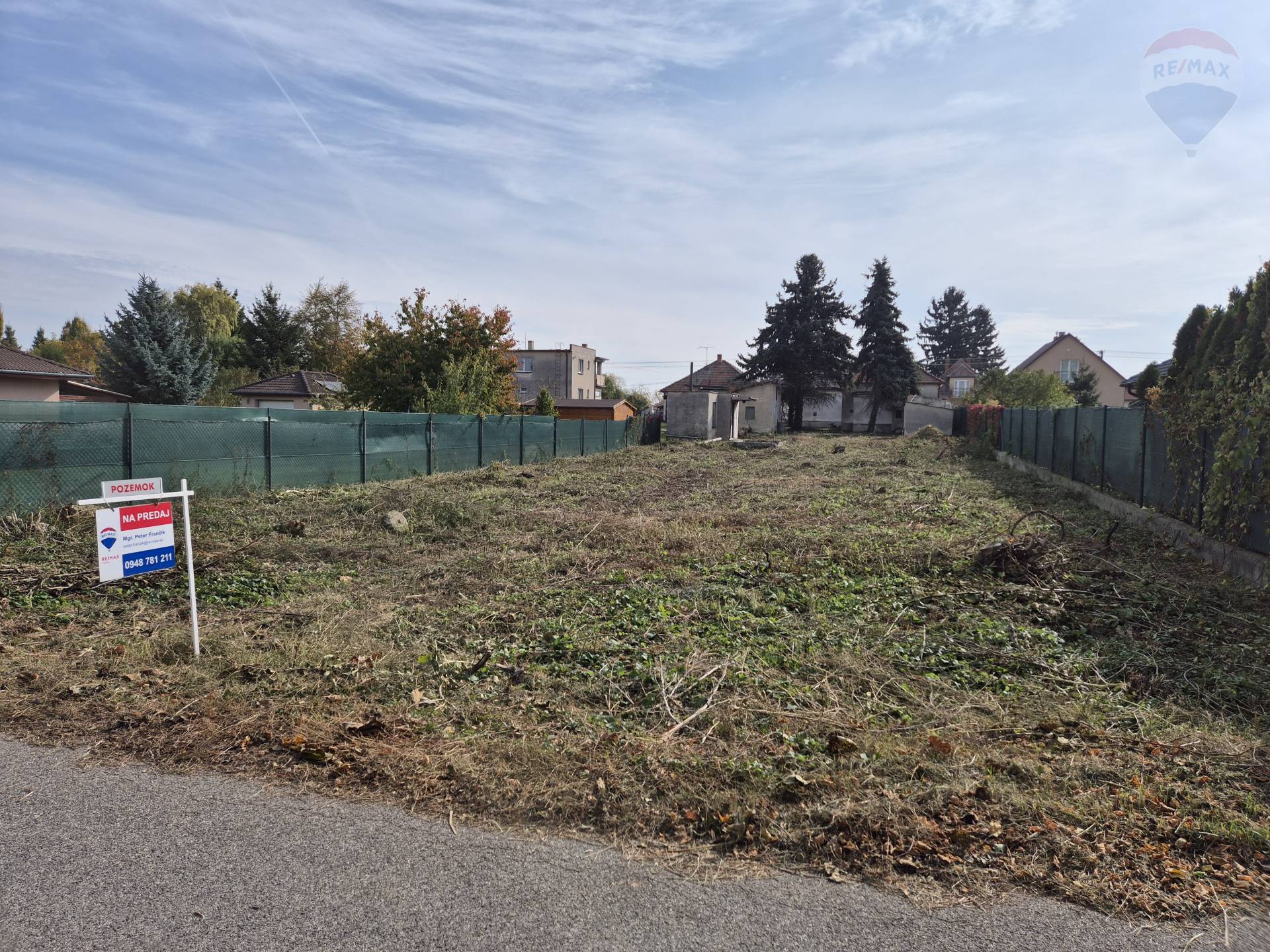 Predaj pozemku 893 m2, Ivanka pri Nitre  -