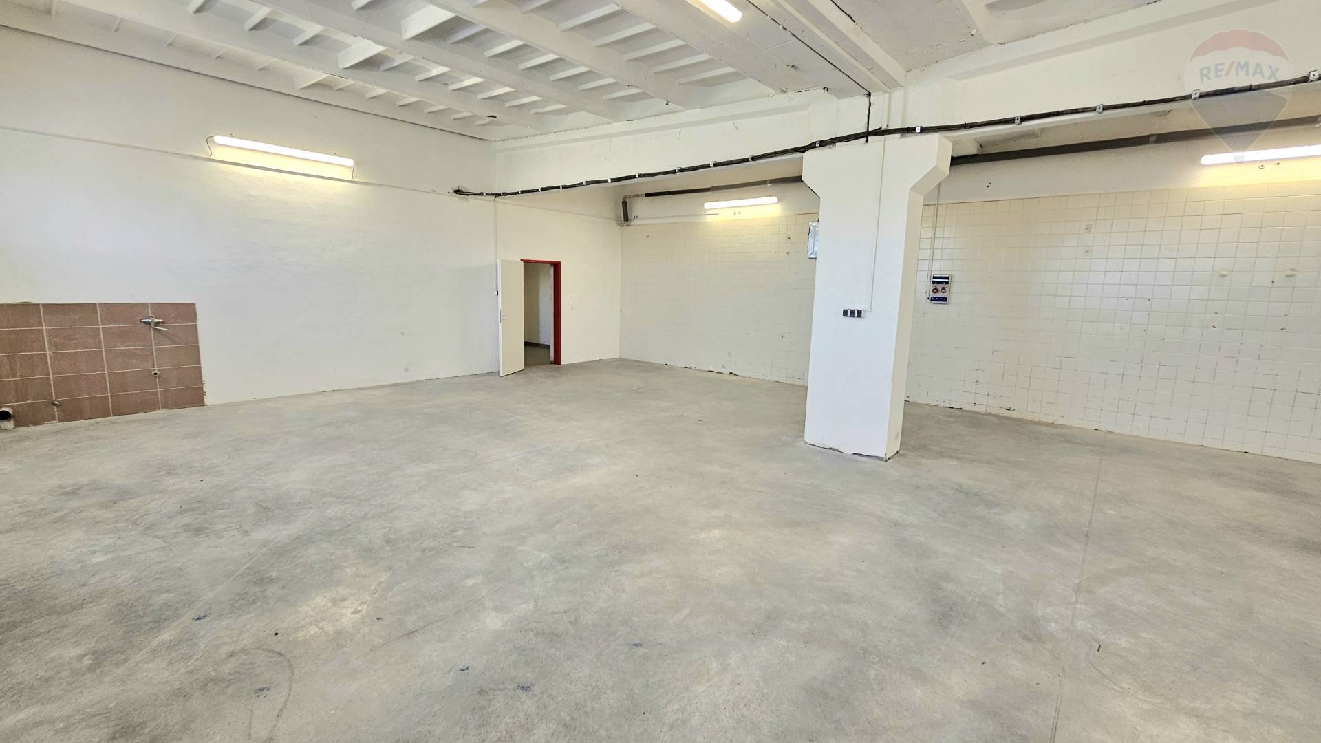 Prenájom haly 120 m² , Lukov dvor - Nitra.