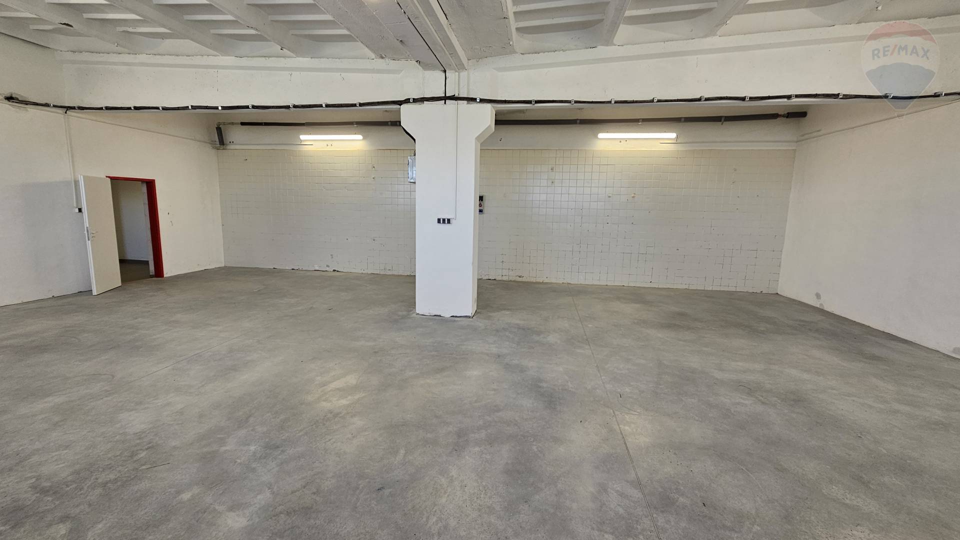 Prenájom haly 120 m2, Lukov dvor - Nitra.