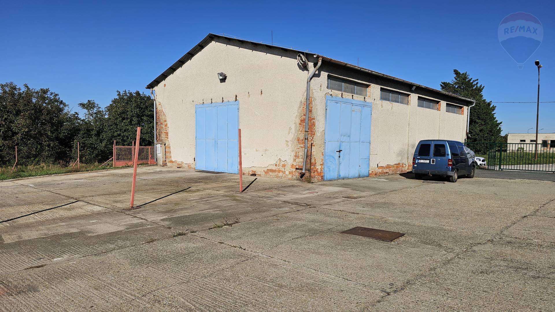Prenájom haly 247 m²  + spevnená plocha 455 m²  , Lukov dvor - Nitra.