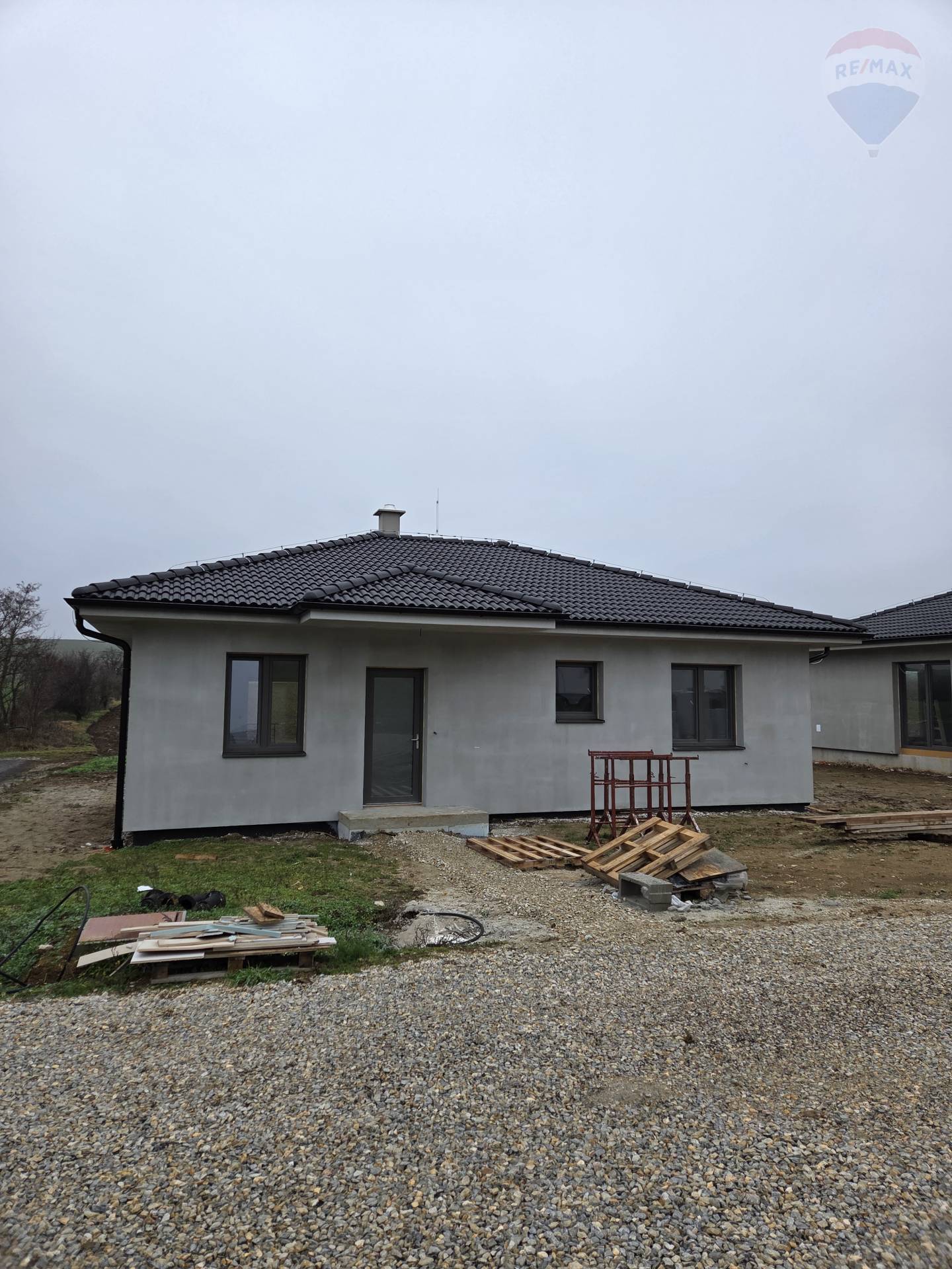 Predaj 4-izbový bungalov novostavba Veľký Lapáš okr. NITRA