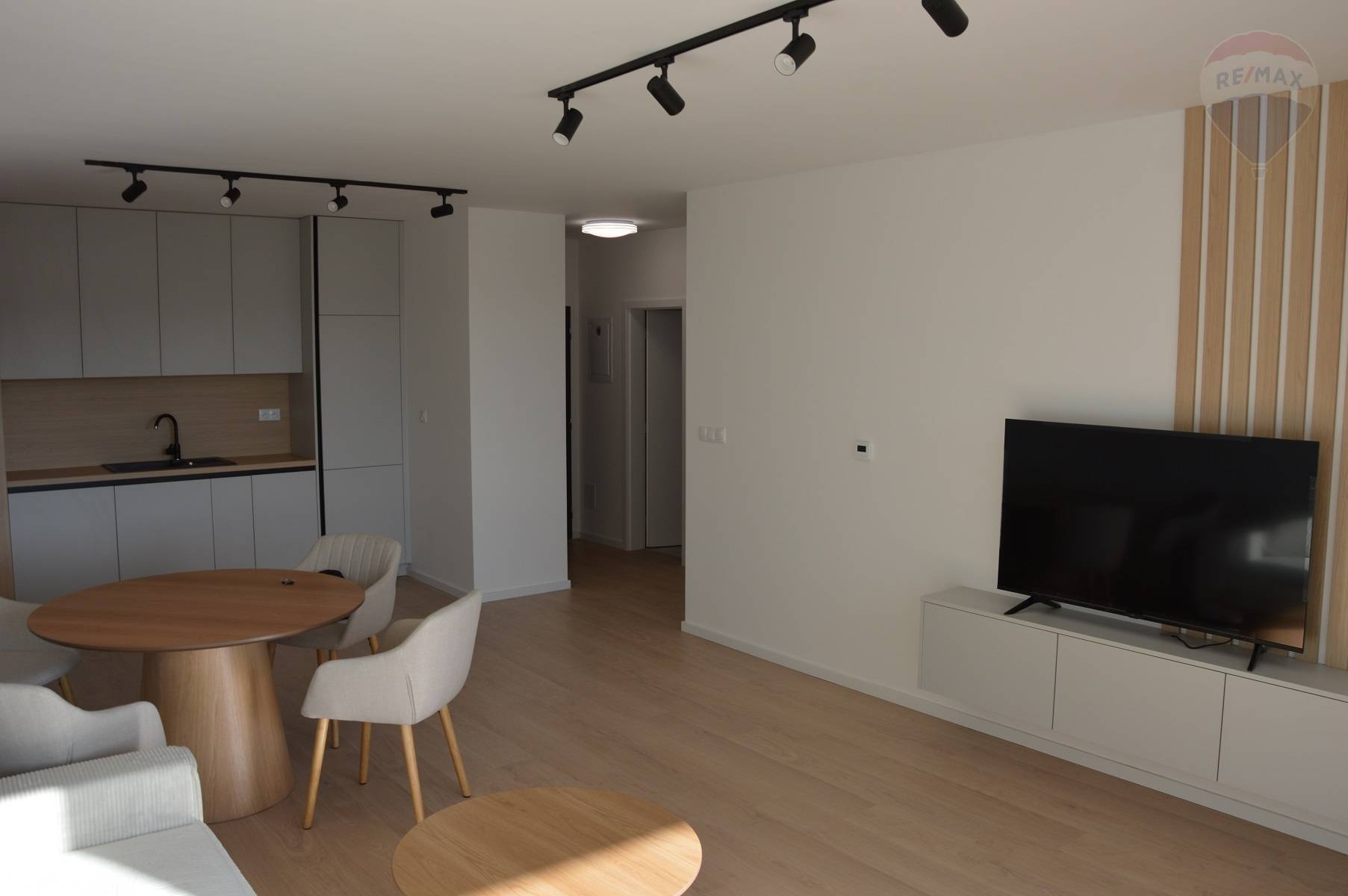 Prenájom bytu (2 izbový) 56 m2, Nitra  -