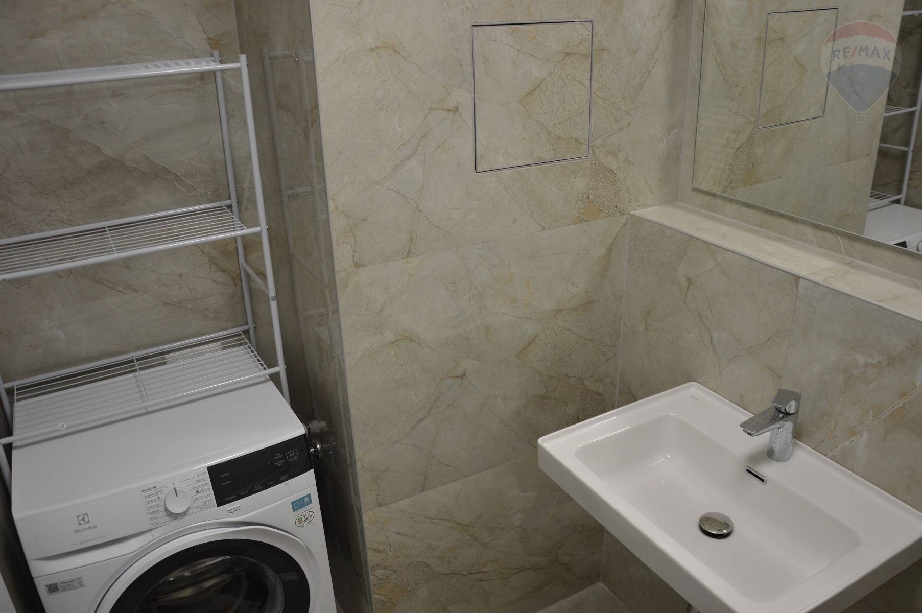Prenájom bytu (2 izbový) 56 m2, Nitra  -