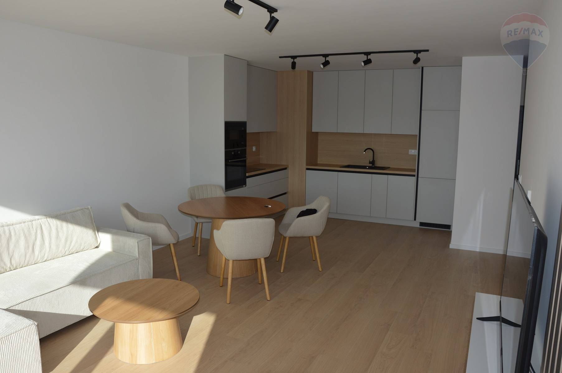 Prenájom bytu (2 izbový) 56 m2, Nitra -