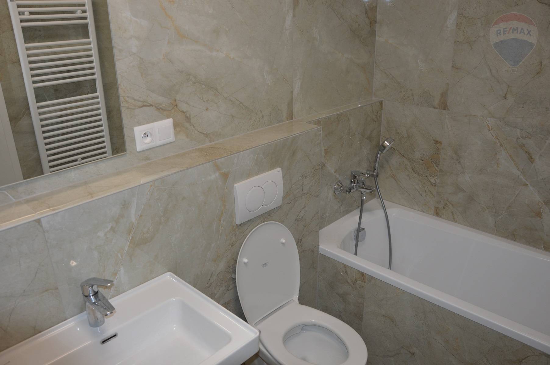 Prenájom bytu (2 izbový) 56 m2, Nitra  -
