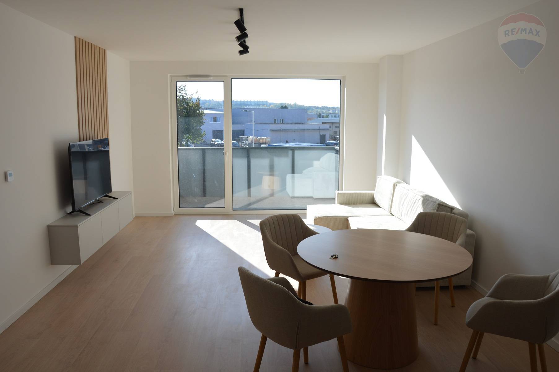 Prenájom bytu (2 izbový) 56 m2, Nitra -
