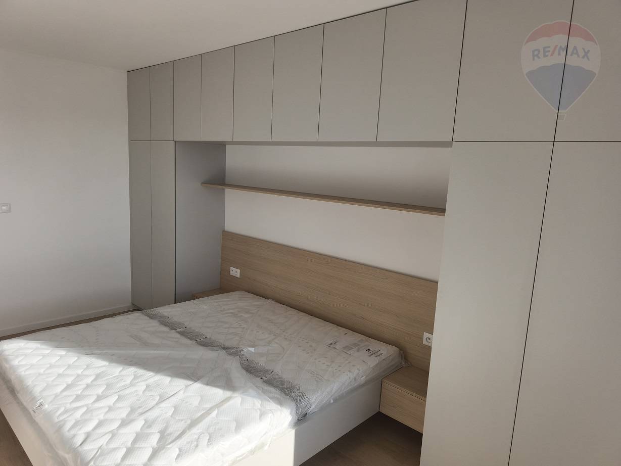 Prenájom bytu (2 izbový) 56 m2, Nitra  -