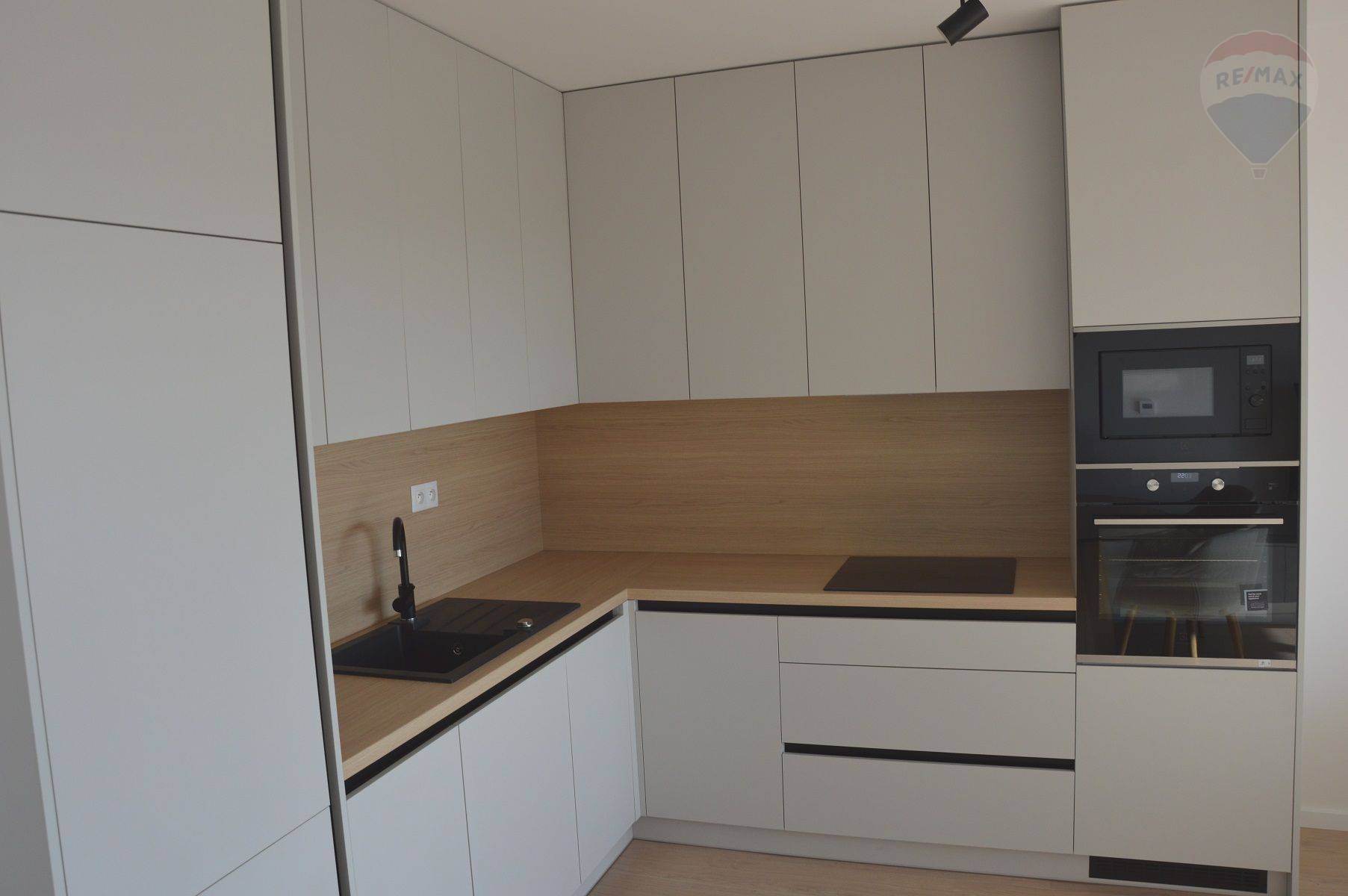 Prenájom bytu (2 izbový) 52 m2, Nitra -