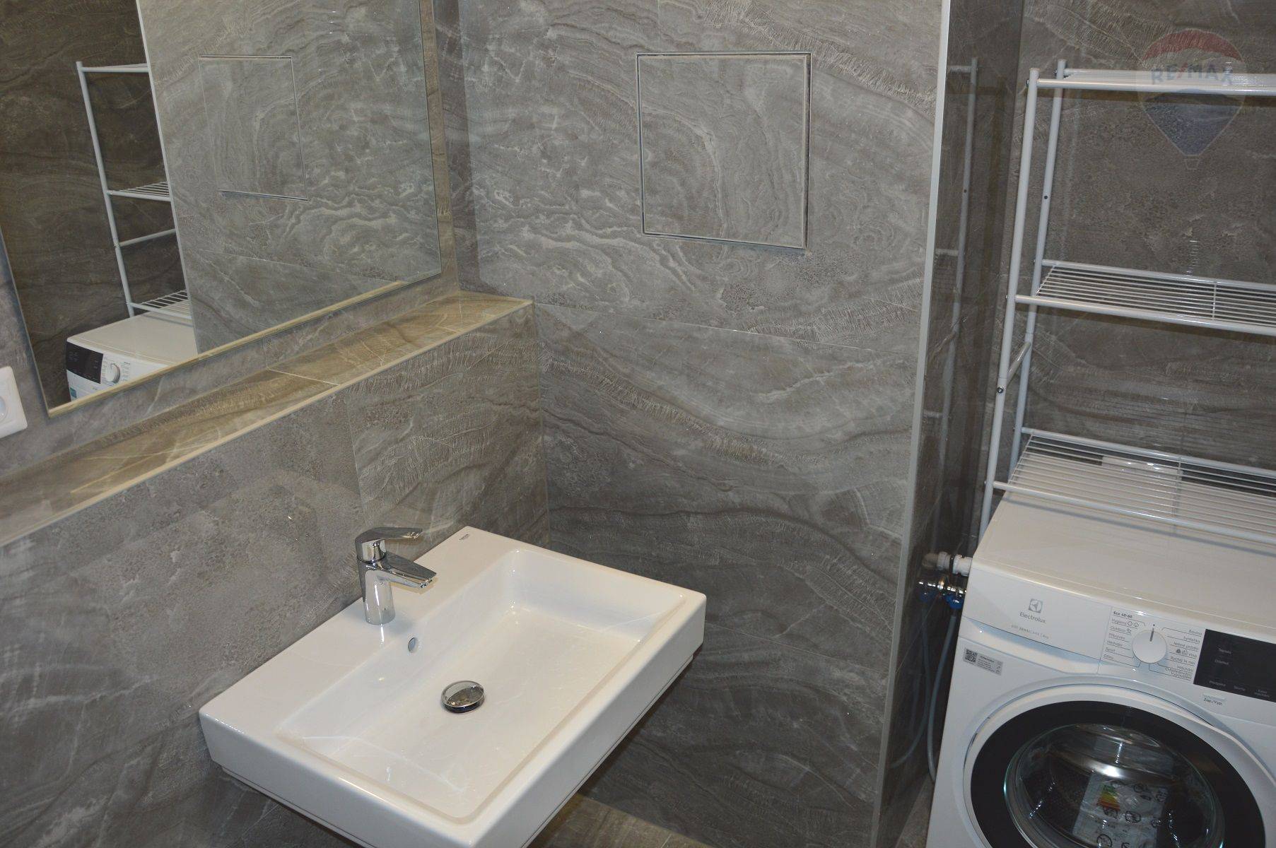 Prenájom bytu (2 izbový) 52 m2, Nitra  -