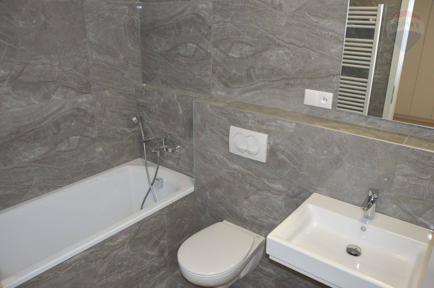 Prenájom bytu (2 izbový) 52 m2, Nitra  -