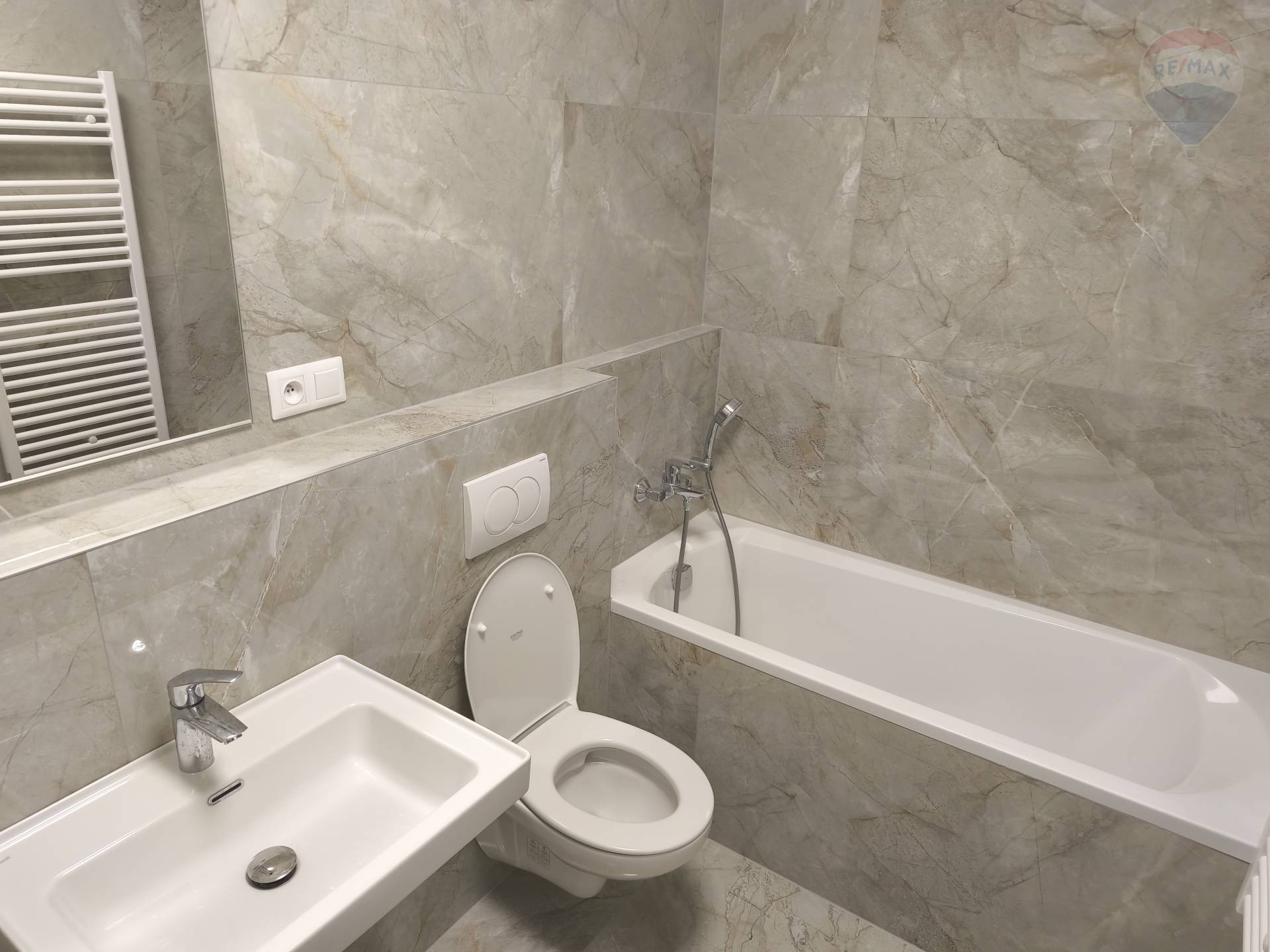 Prenájom bytu (2 izbový) 52 m2, Nitra  -