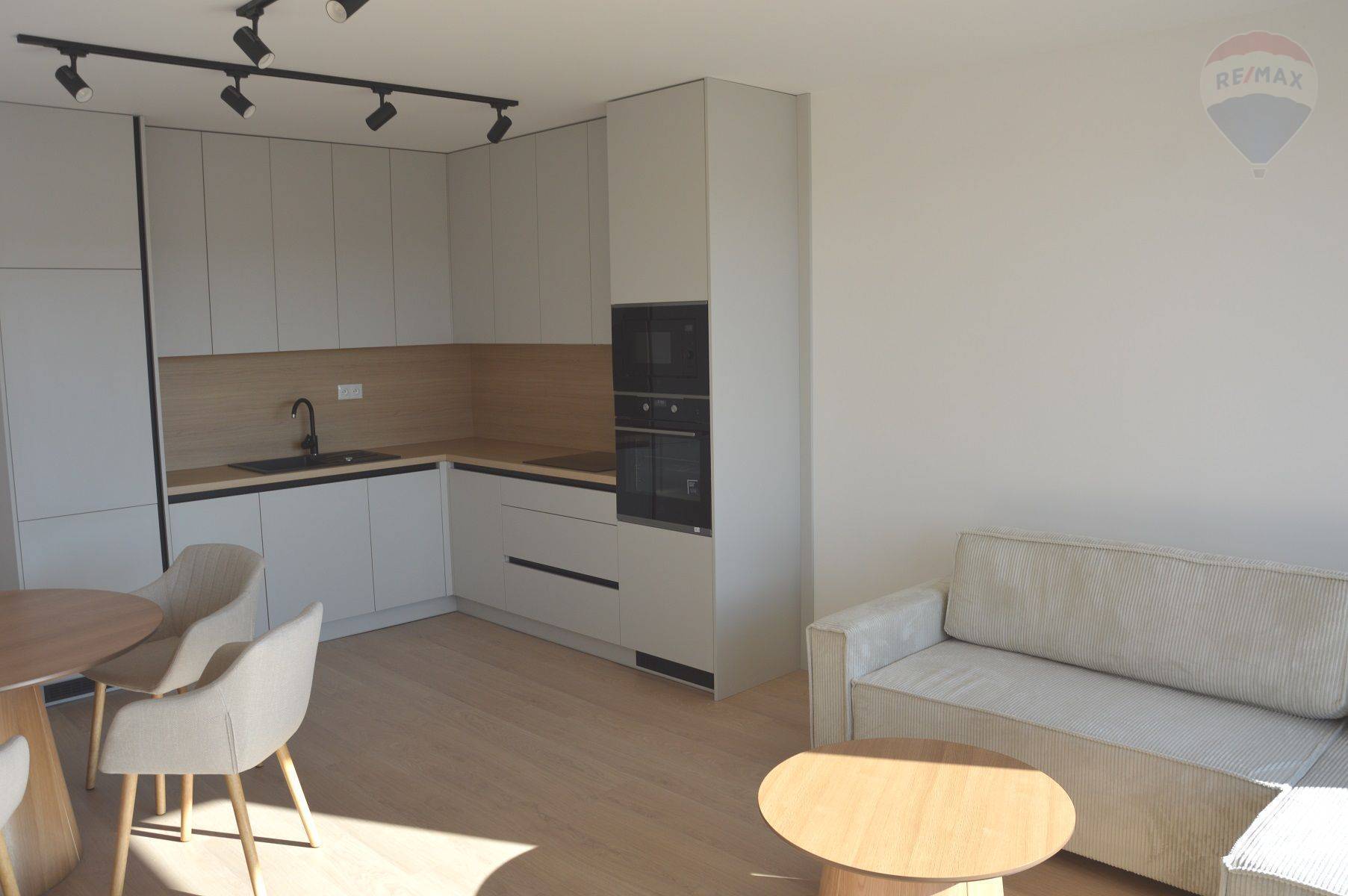 Prenájom 2 izbový byt novostavba Nitra centrum