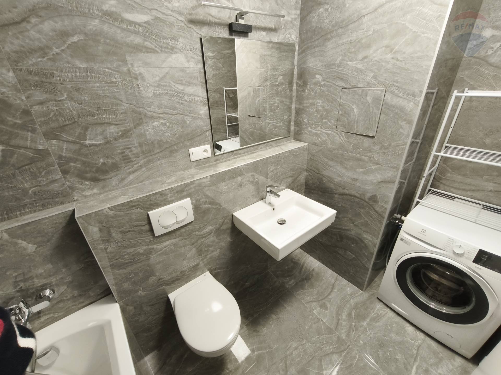 Prenájom bytu (2 izbový) 52 m2, Nitra  -