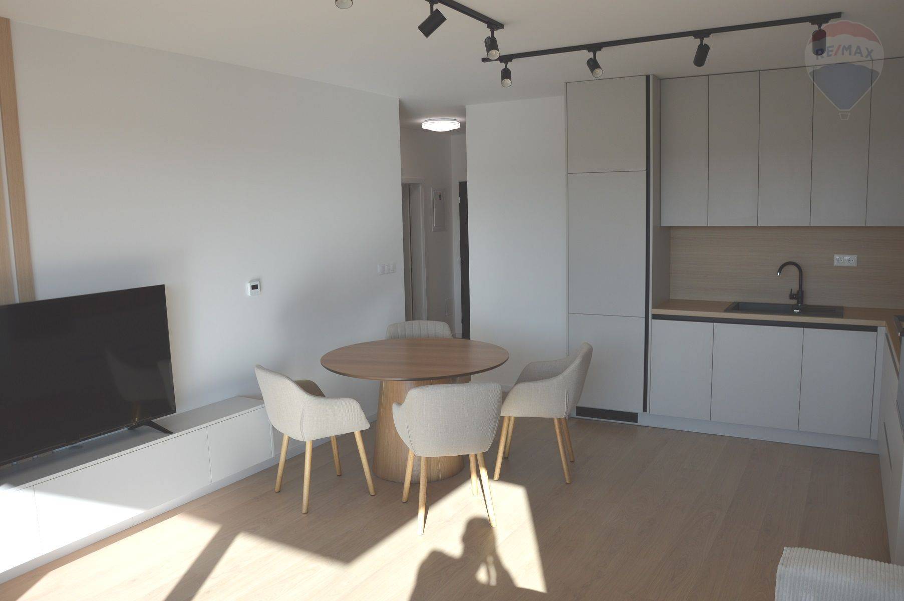 Prenájom bytu (2 izbový) 52 m2, Nitra -