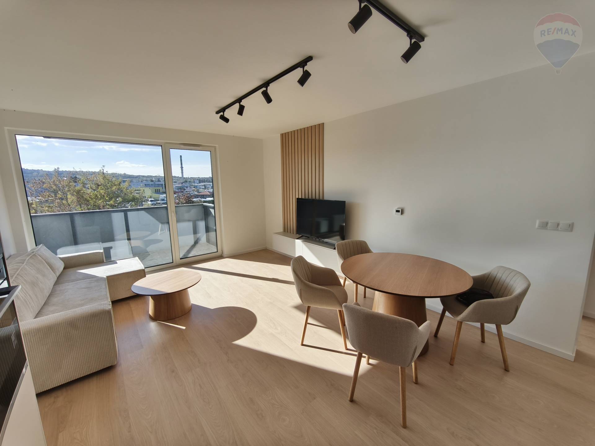 Prenájom bytu (2 izbový) 52 m2, Nitra -
