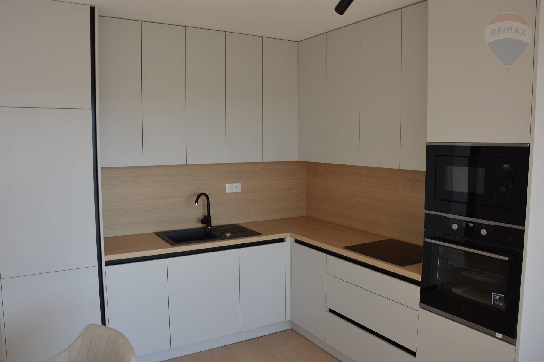Prenájom bytu (2 izbový) 52 m2, Nitra  -