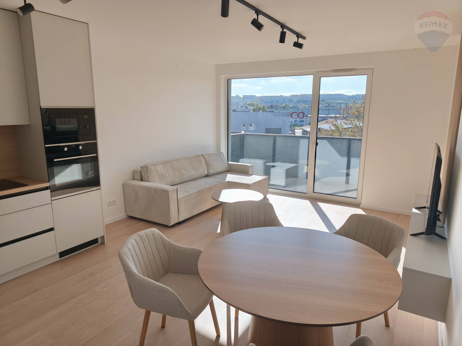 Prenájom bytu (2 izbový) 52 m2, Nitra -