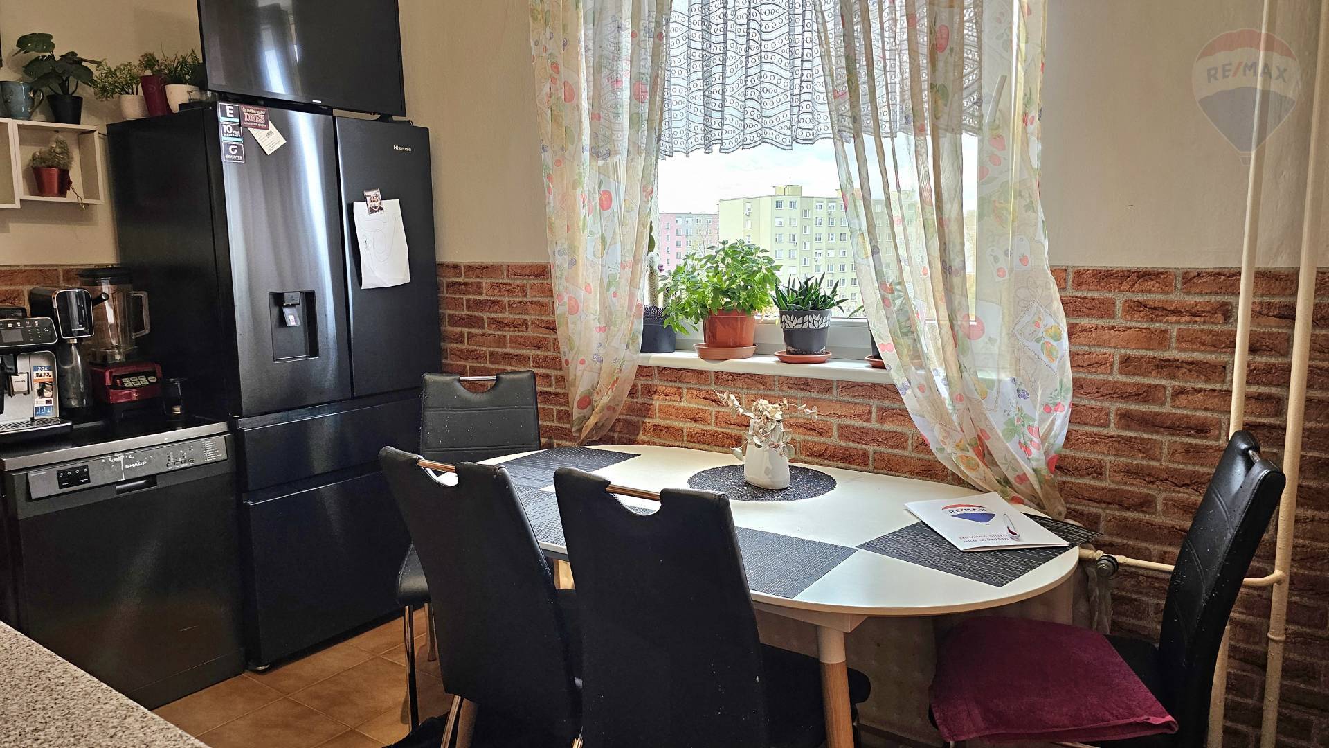 Predaj bytu (2 izbový) 60 m2, Nové Zámky - 2 izbový byt Nové Zámky Slivkanič realitný maklér REMAX Family Nitra