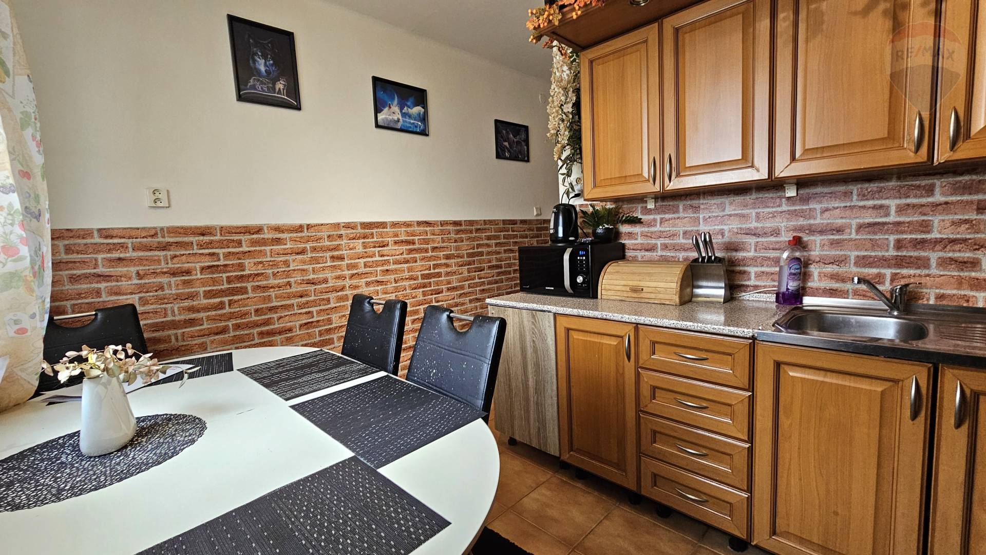 Predaj bytu (2 izbový) 60 m2, Nové Zámky  -  2 izbový byt Nové Zámky Slivkanič realitný maklér REMAX Family Nitra