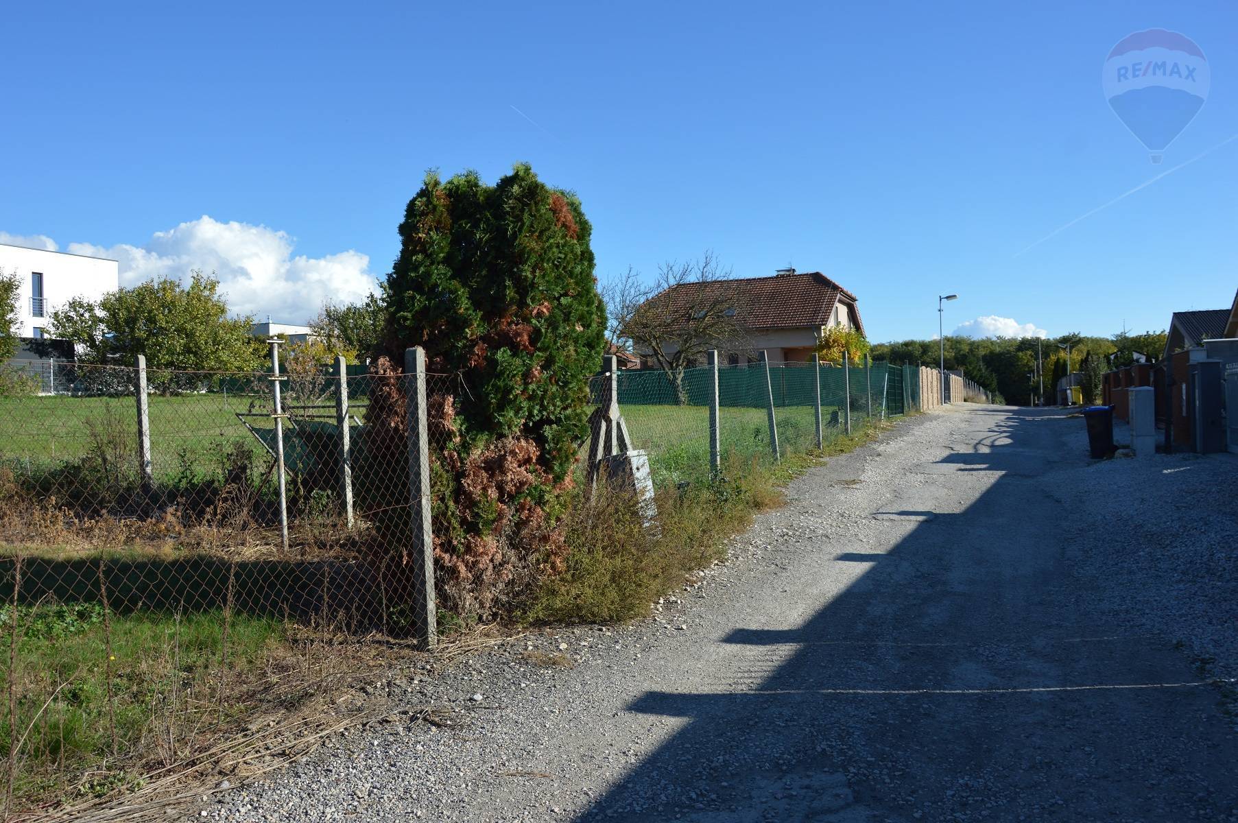 Predaj pozemku 983 m2, Nitra  -