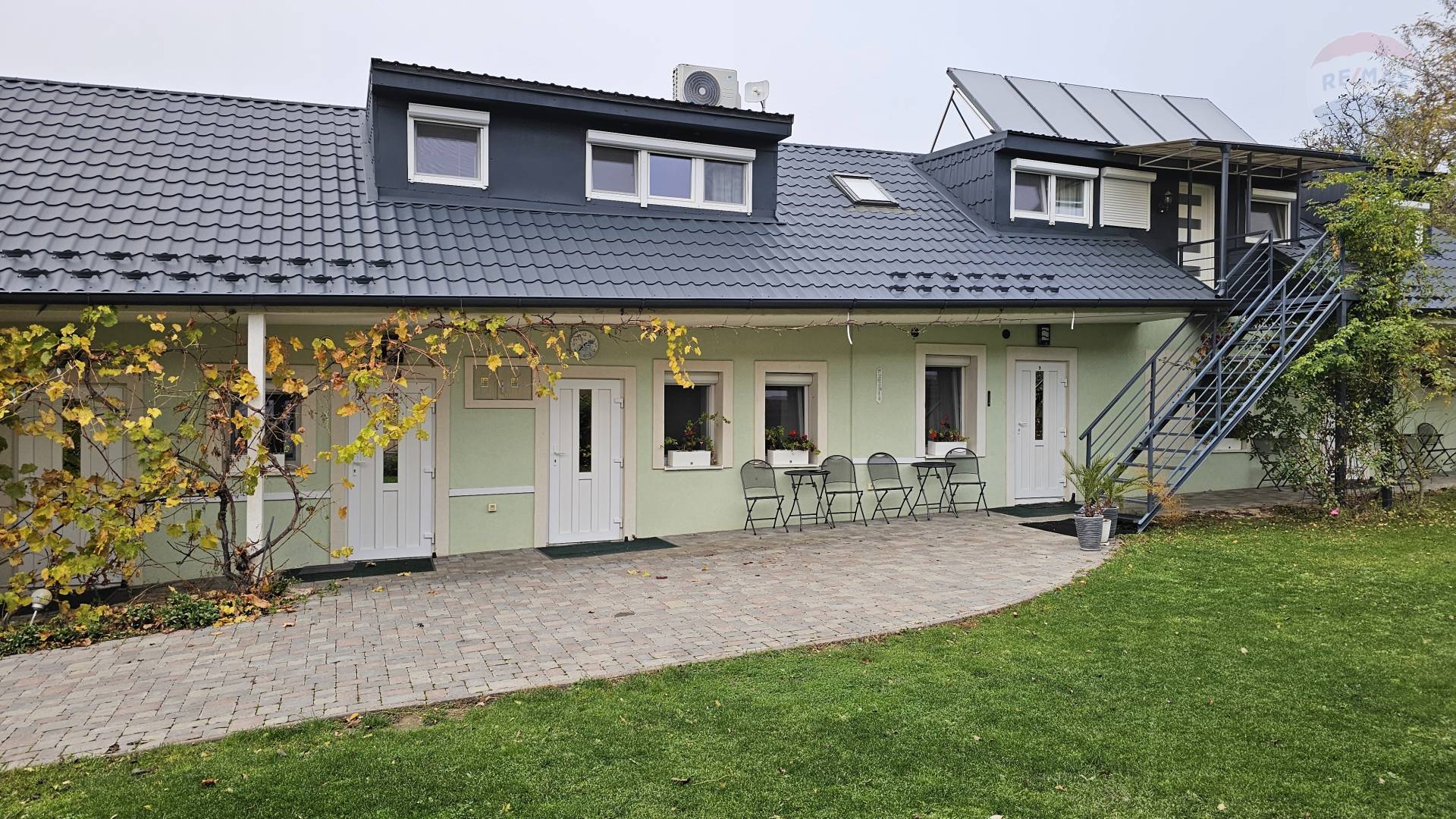 Na predaj rodinný penzión (20 lôžok) v obci Podhájska. “EXKLUZÍVNE“