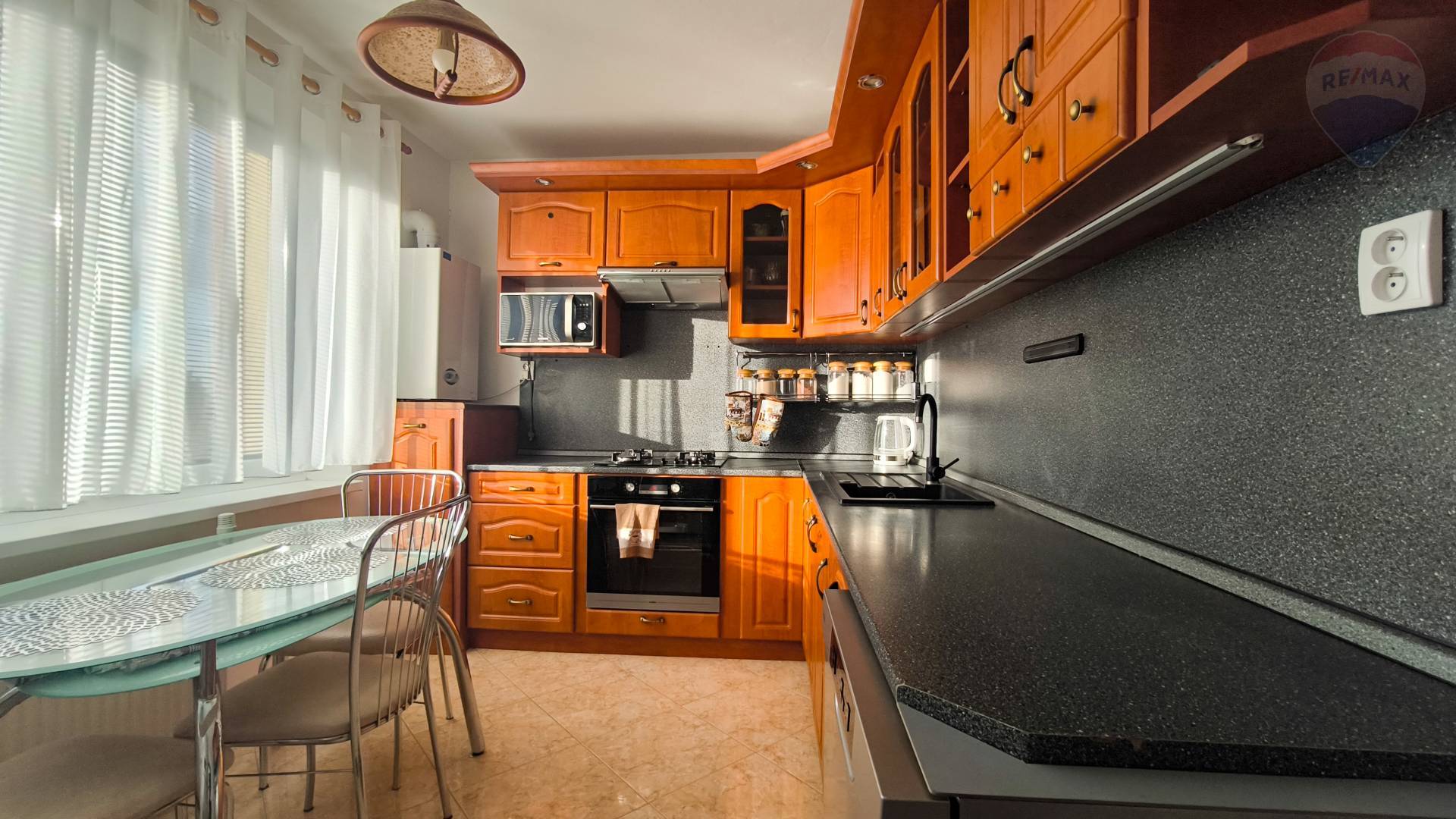 NA PREDAJ: 4-izbový byt s lodžiou, 85m2, Palárikovo