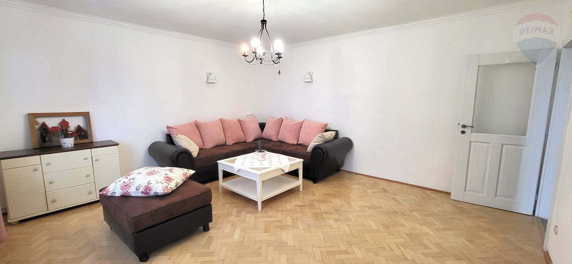 Prenájom 4 izbový byt Jelenec