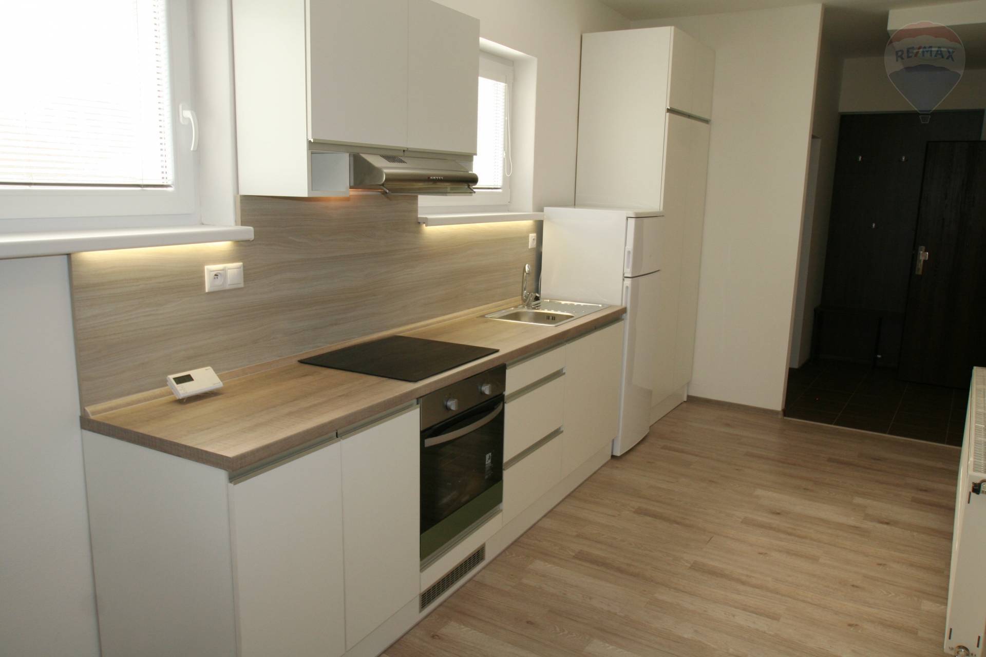 Na prenájom nový 2 izbový byt s balkónom v blízkosti kúpeľov Piešťany.