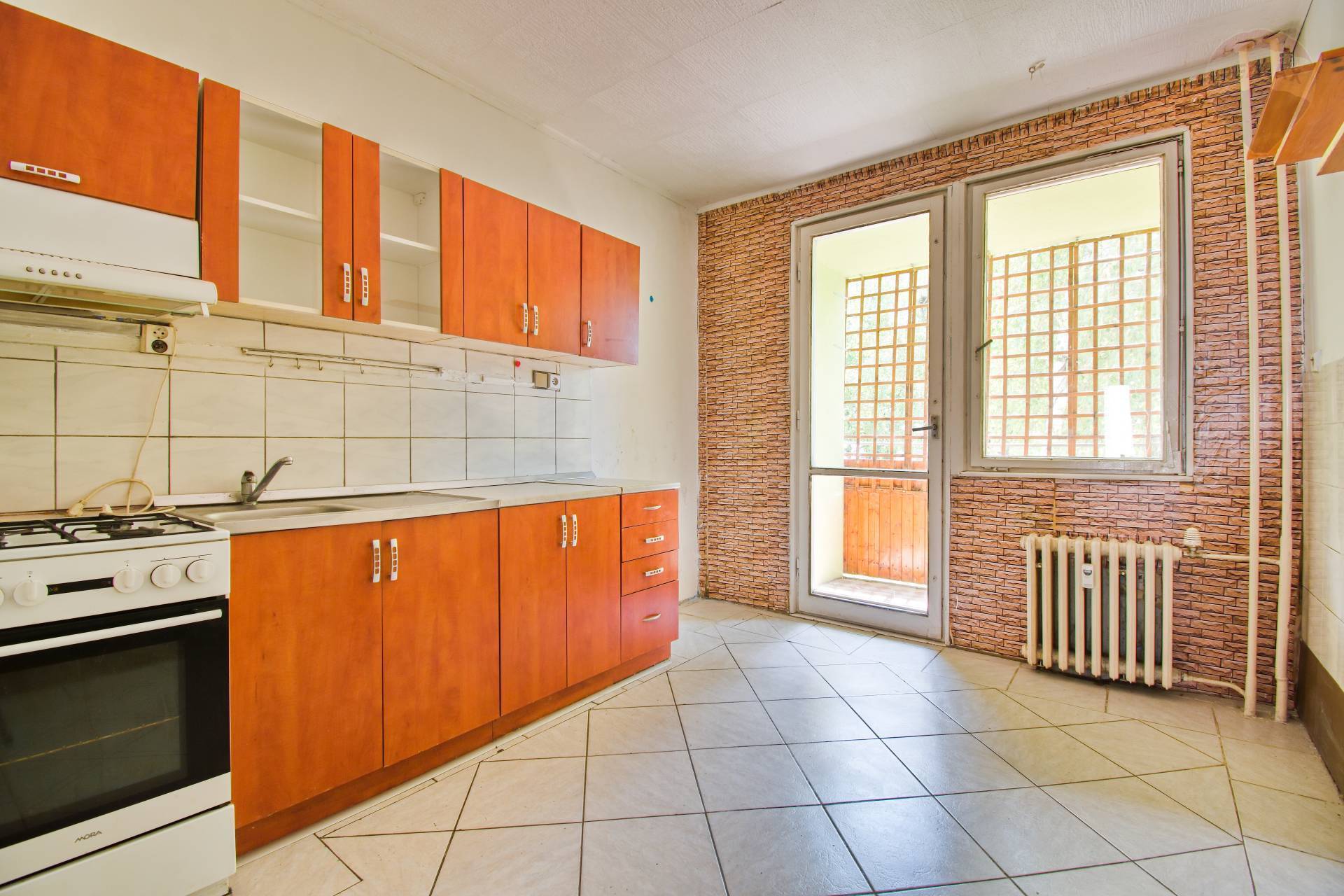 Na predaj 3 izbový byt, 76 m2, lodžia, pôvodný stav, Veľký Meder