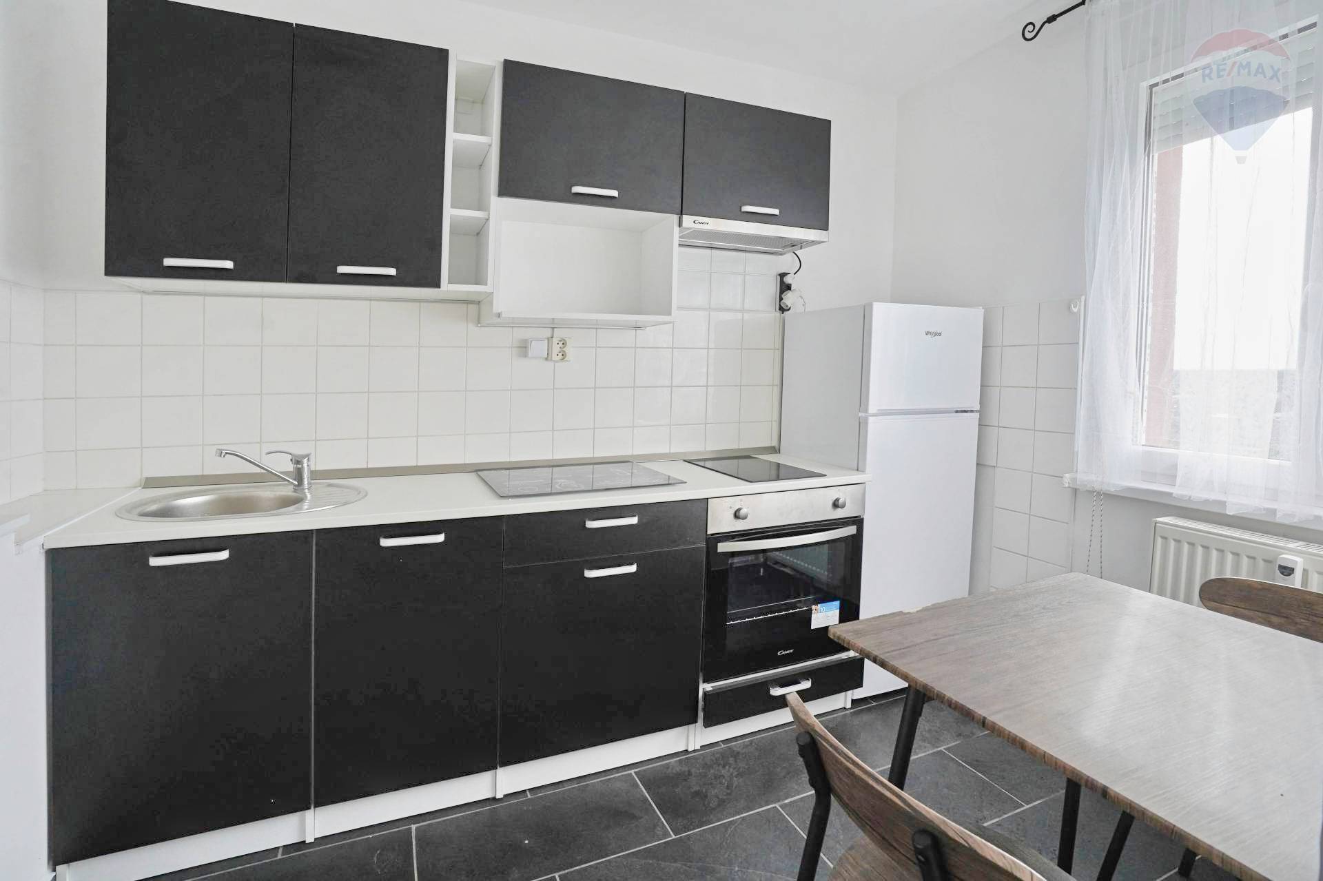 Na prenájom 1 izbový byt, 28 m2, sídl. M. Corvina, Veľký Meder
