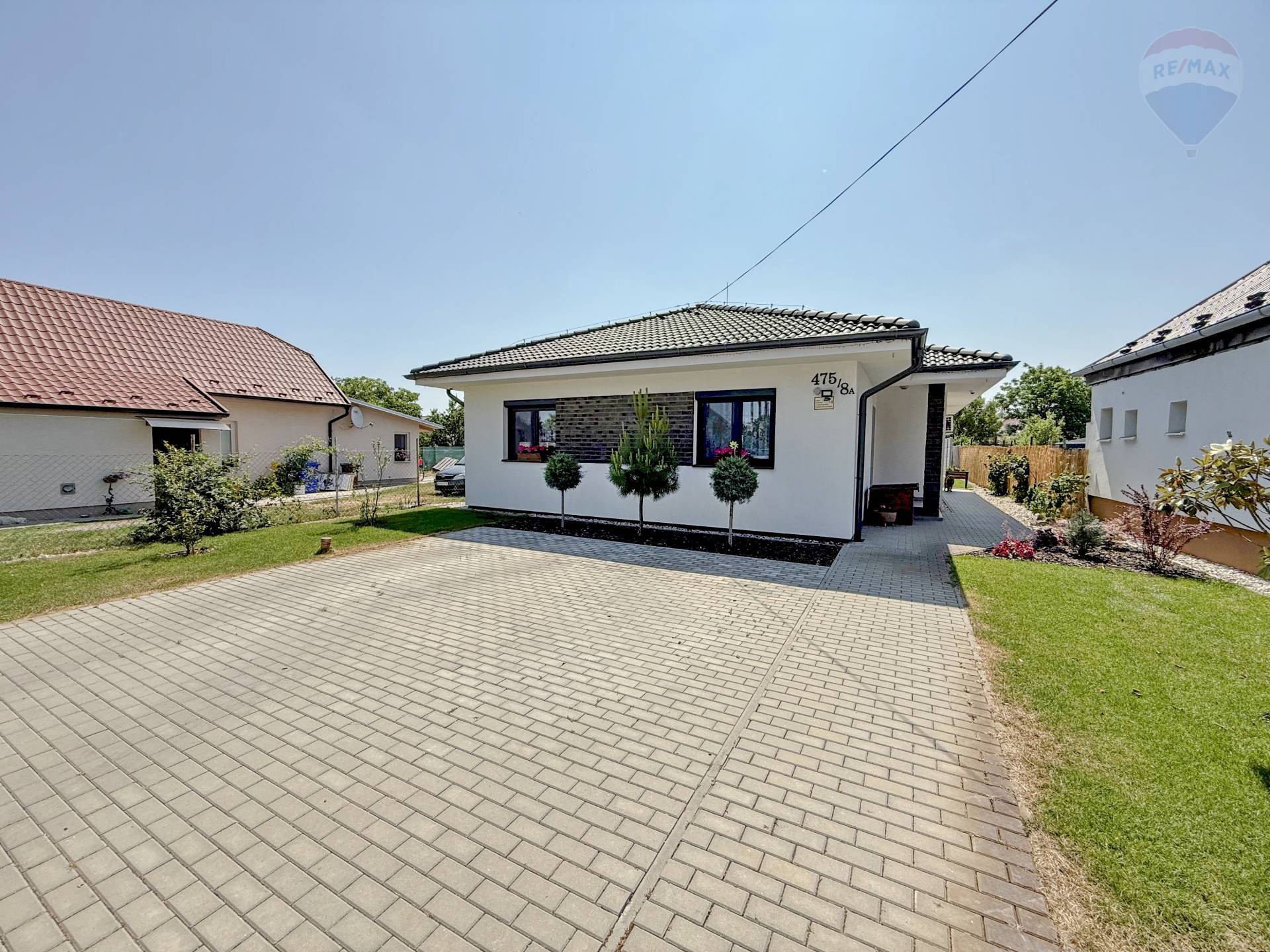 Na predaj 4 izbový rodinný dom, 100 m2, pozemok 611 m2, fotovoltika, bazén, Okoč