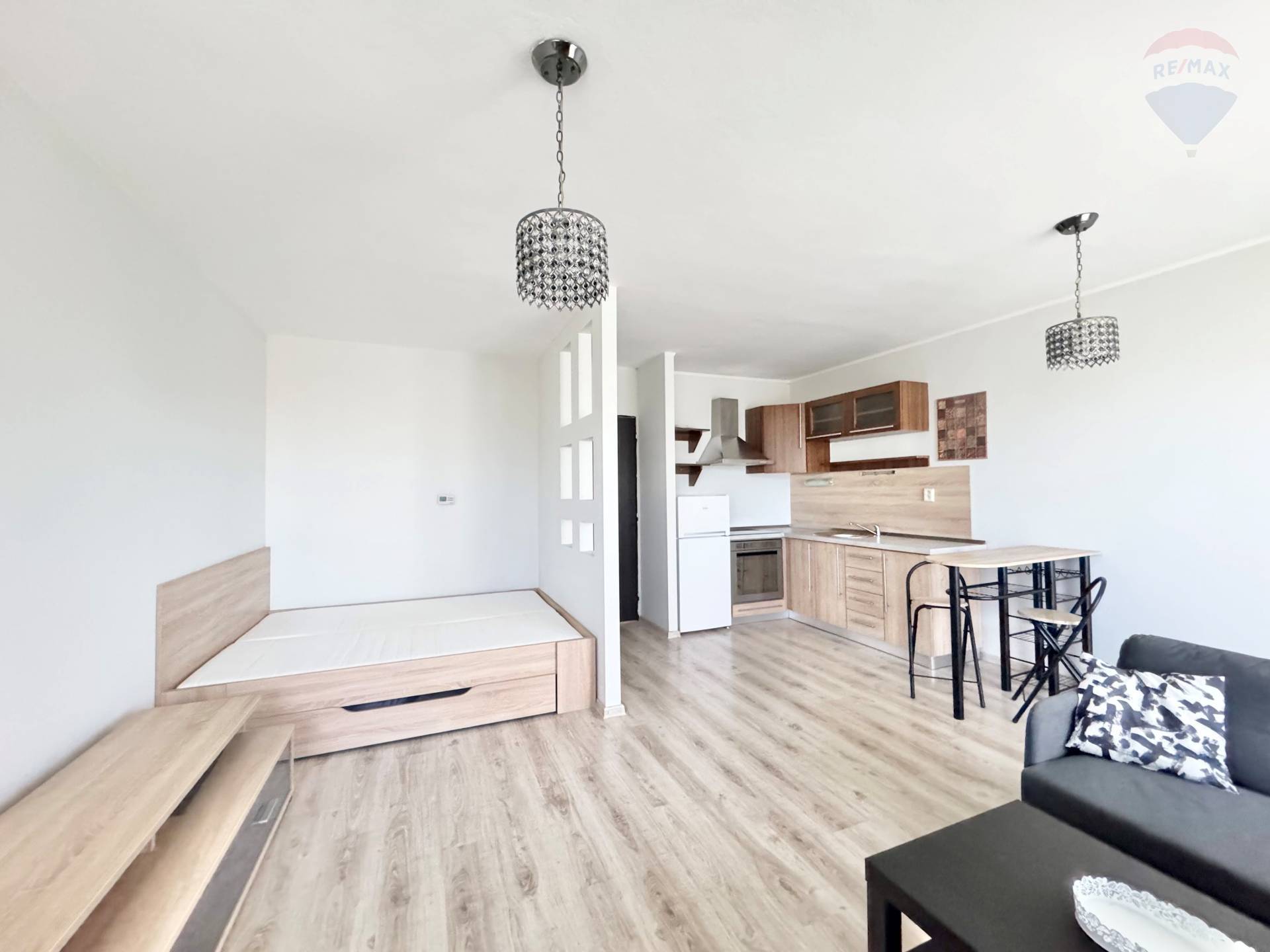 Prenájom 1 izbového bytu, Dunajská Streda, centrum, 37 m2, balkón