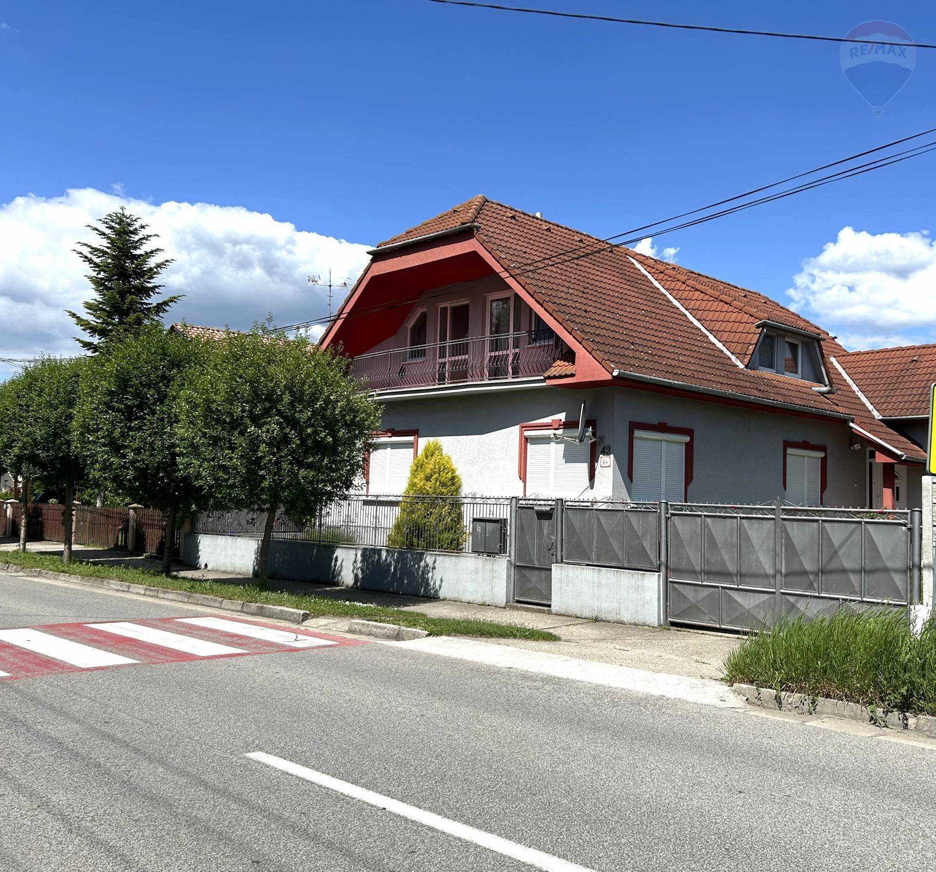 Na predaj: Priestranný rodinný dom s dvoma bytovými jednotkami