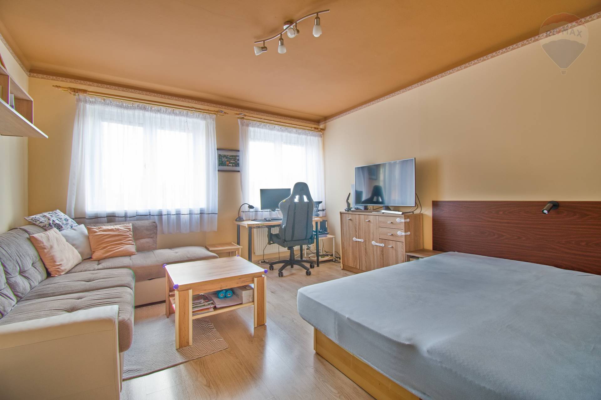 Na predaj dva byty, garáž, dvor, terasa, centrum mesta Veľký Meder