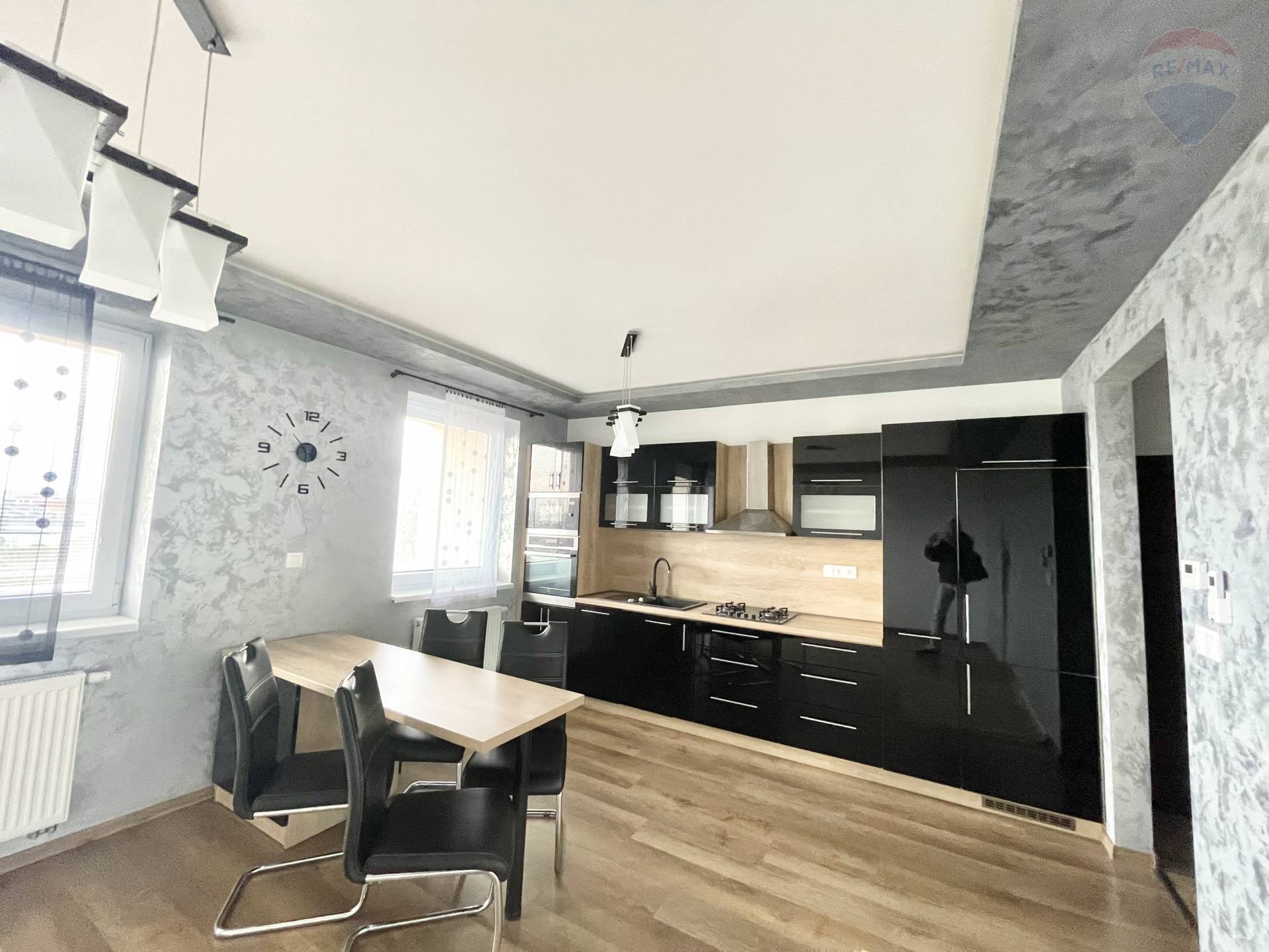 NA PRENÁJOM: 3 IZBOVÝ BYT, PARKOVISKO, 73M2, BAlKÓN, DUNAJSKÁ STREDA, ZÁHRADNÍCKA ULICA