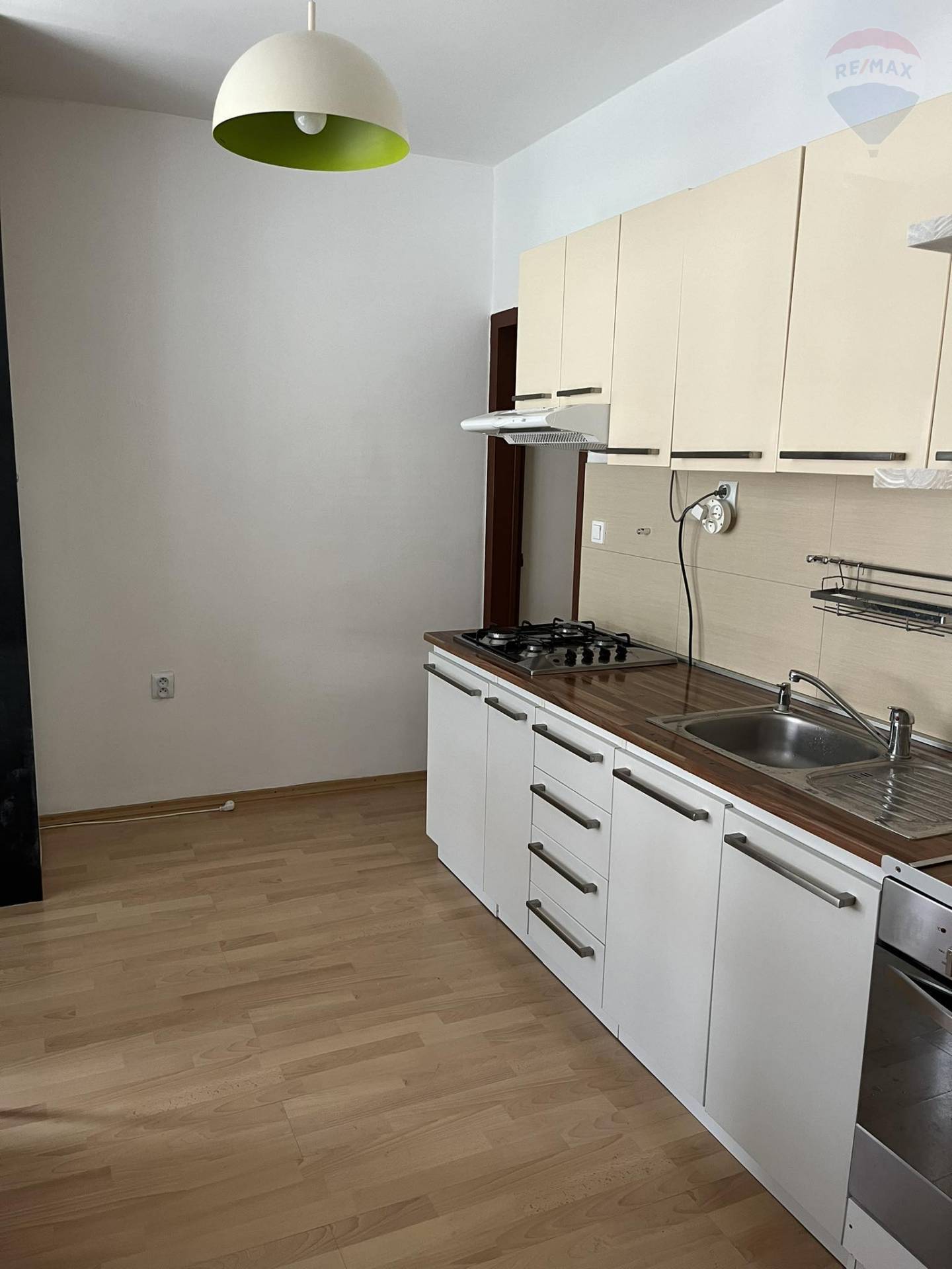 Prenájom bytu (1 izbový) 45 m2, Dunajská Streda -