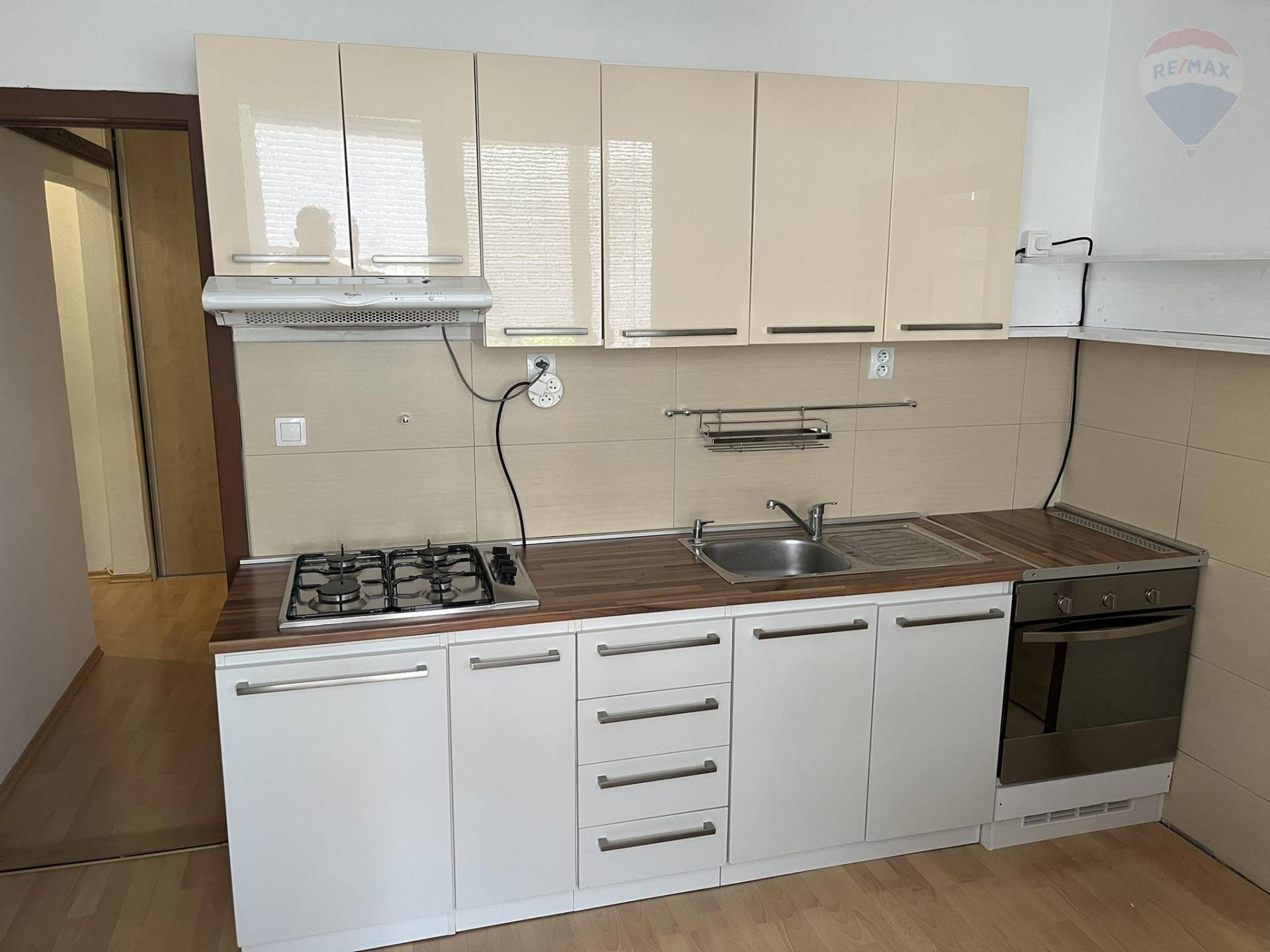 Prenájom bytu (1 izbový) 45 m2, Dunajská Streda  -