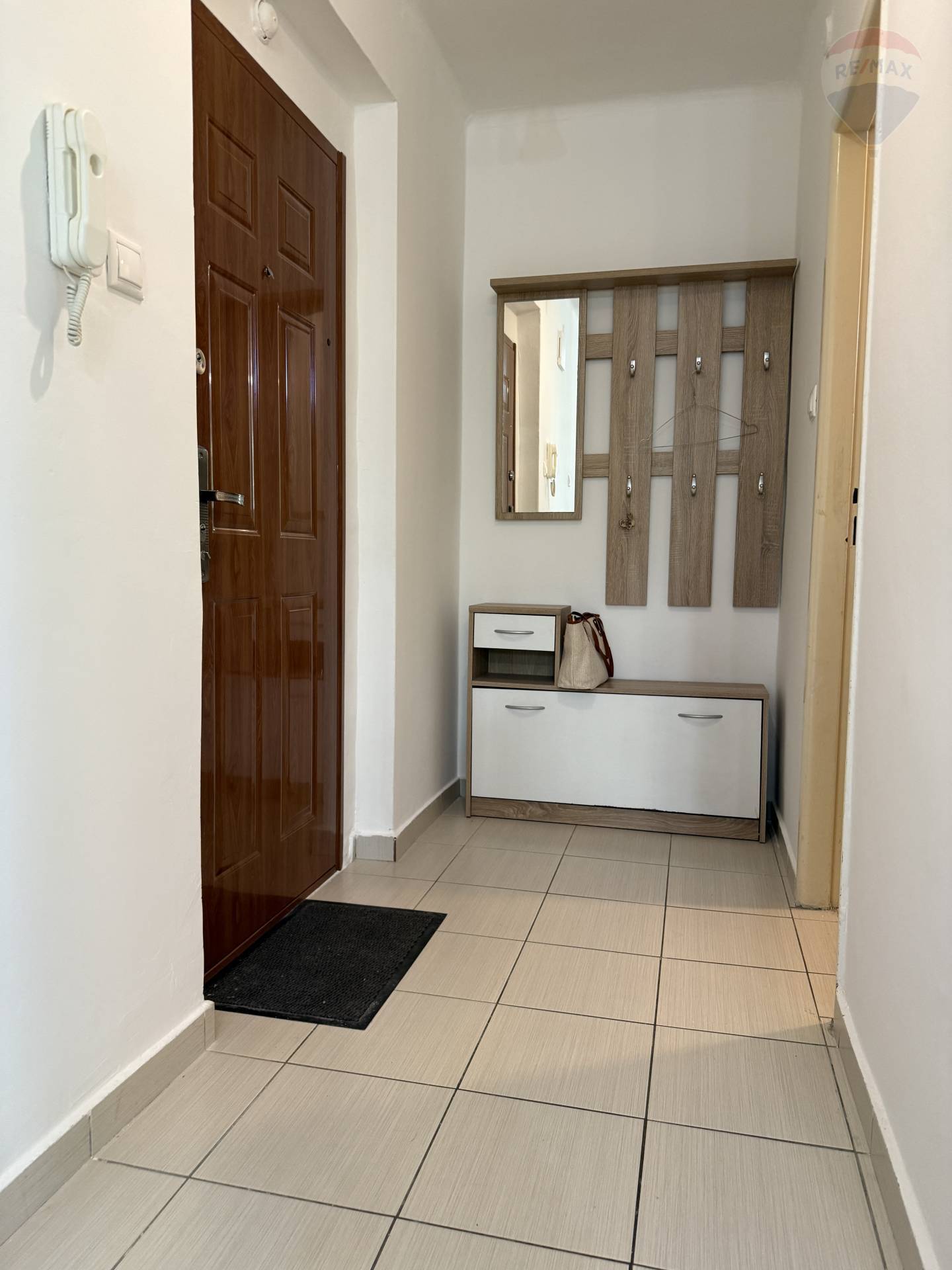 Prenájom bytu (2 izbový) 50 m2, Dunajská Streda  -