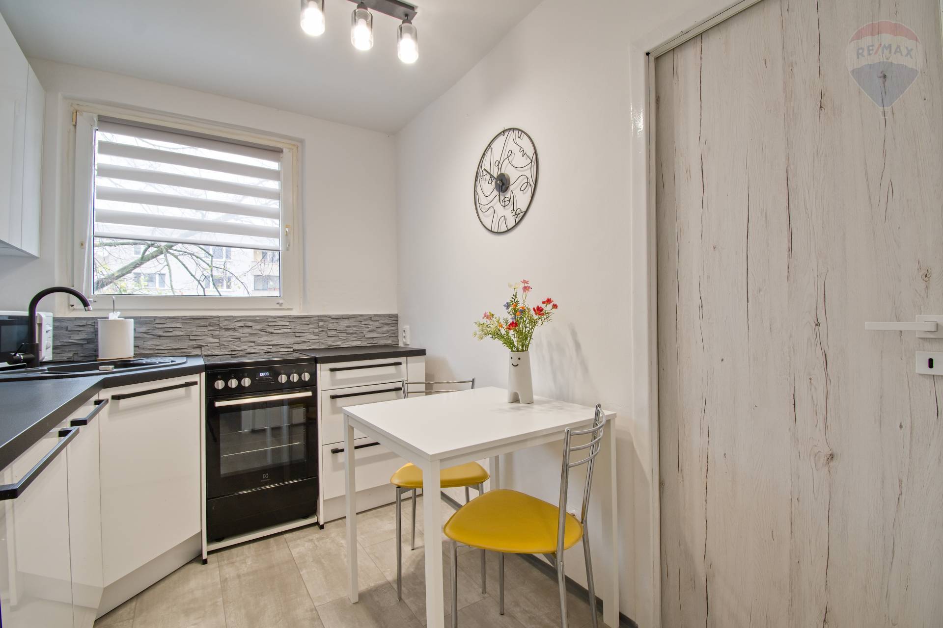 PRENÁJOM: KOMPLETNE ZARIADENÝ 3IZBOVÝ BYT, DUNAJSKÁ STREDA -NÁM. SNP