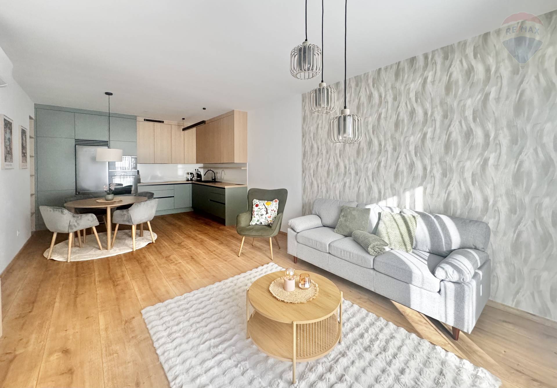 Prenájom 2 izbového bytu v Dunajskej Strede, Poľná  cesta, 89,7 m2, parkovanie v cene, max. 2 osoby