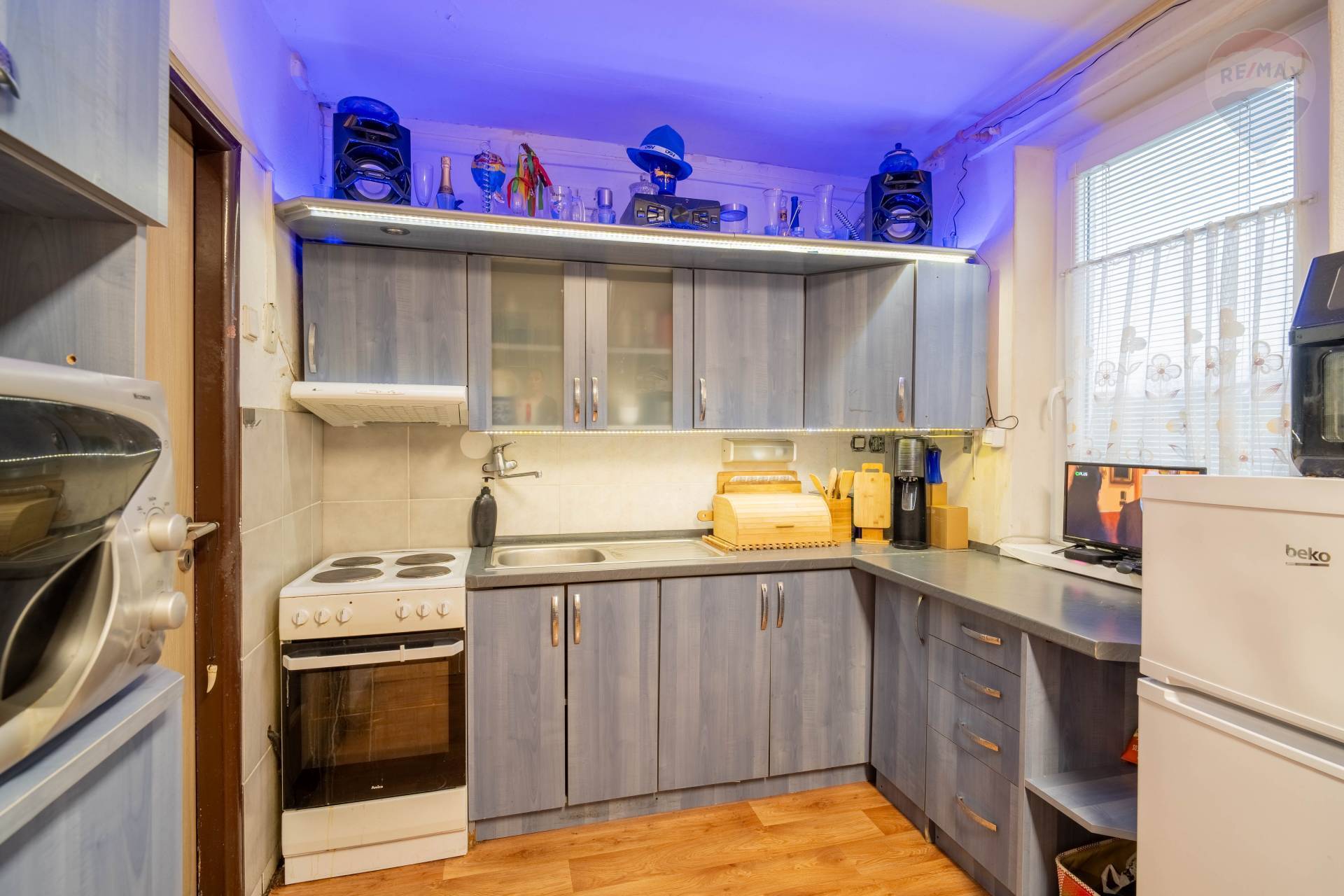 Na predaj priestranný 2-izbový byt s loggiou – 52 m², Šenkvice (Družstevná ul.)