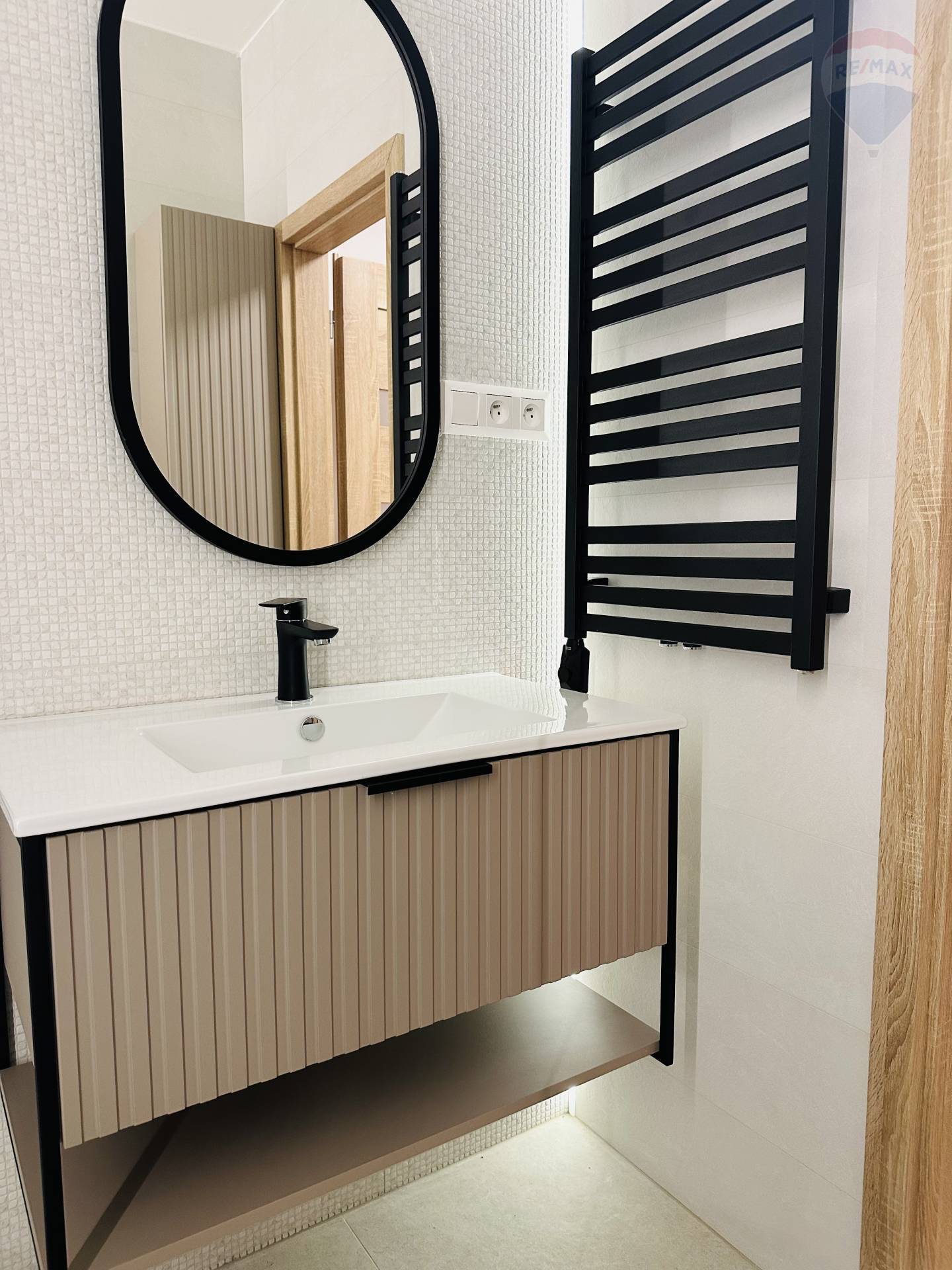 PRENÁJOM: 2IZBOVÝ BYT KOMPLETNE ZARIADENÝ BYT, DUNAJSKÁ STREDA -NÁM. PRIATEĽSTVA