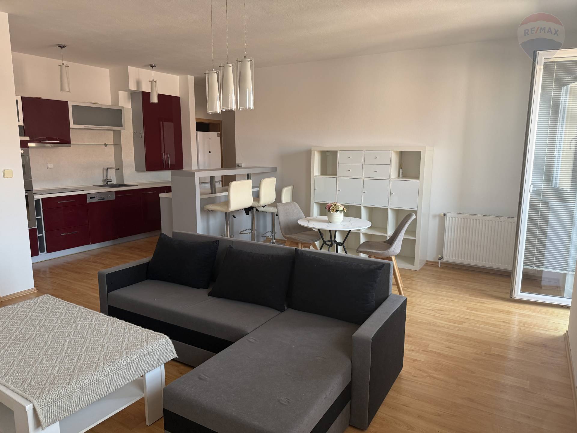 Prenájom bytu (2 izbový) 64 m2 s 1 parkovacím státím, Dunajská Streda